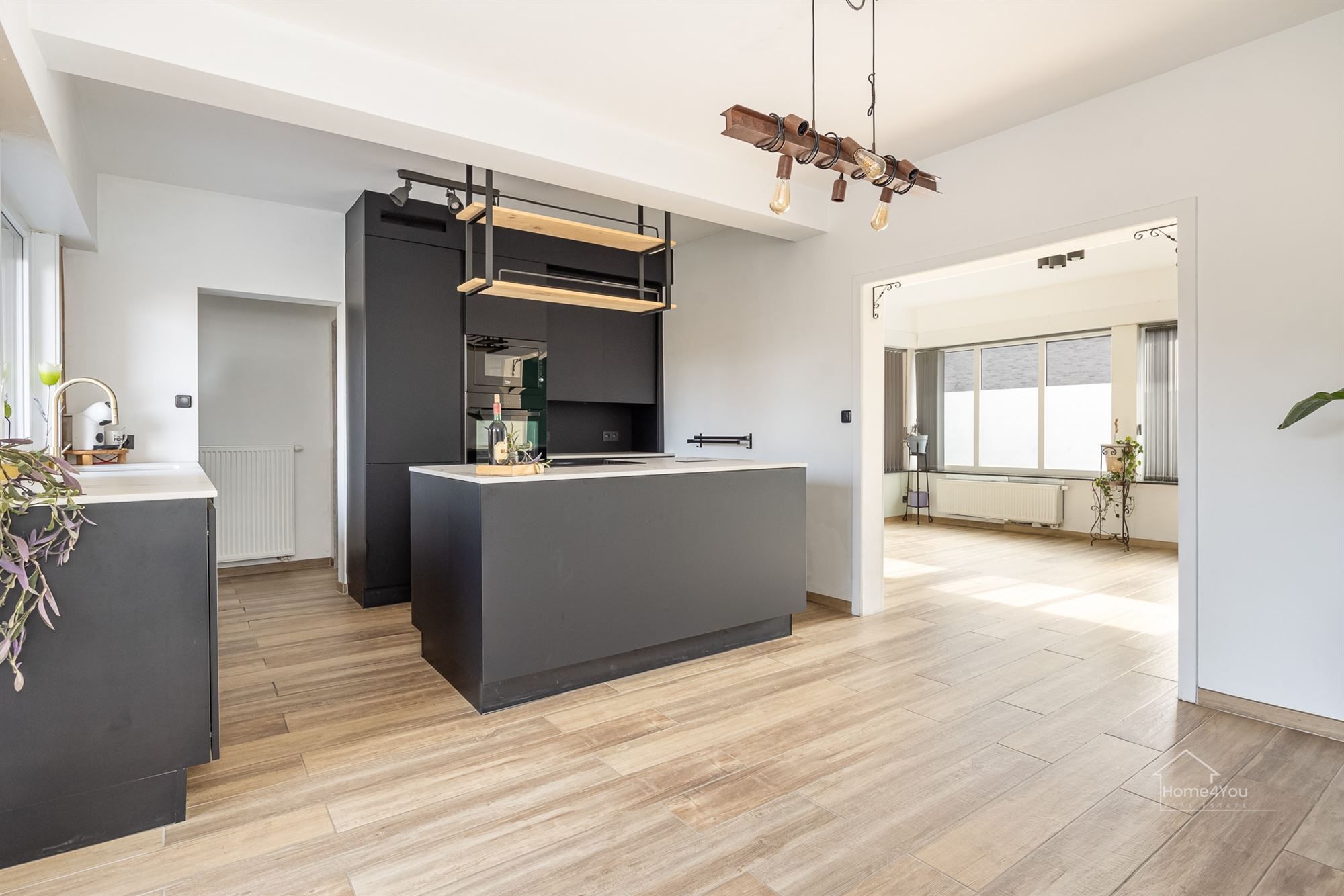HOB met 4 slaapkamers en 2 badkamers foto 3