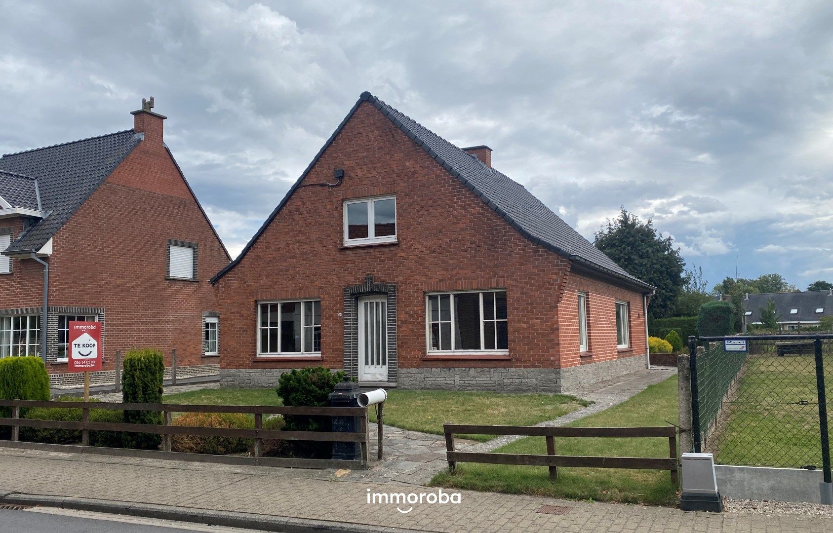 Hoofdfoto van de publicatie: Te renoveren, open bebouwing op 595 m² in Zulte