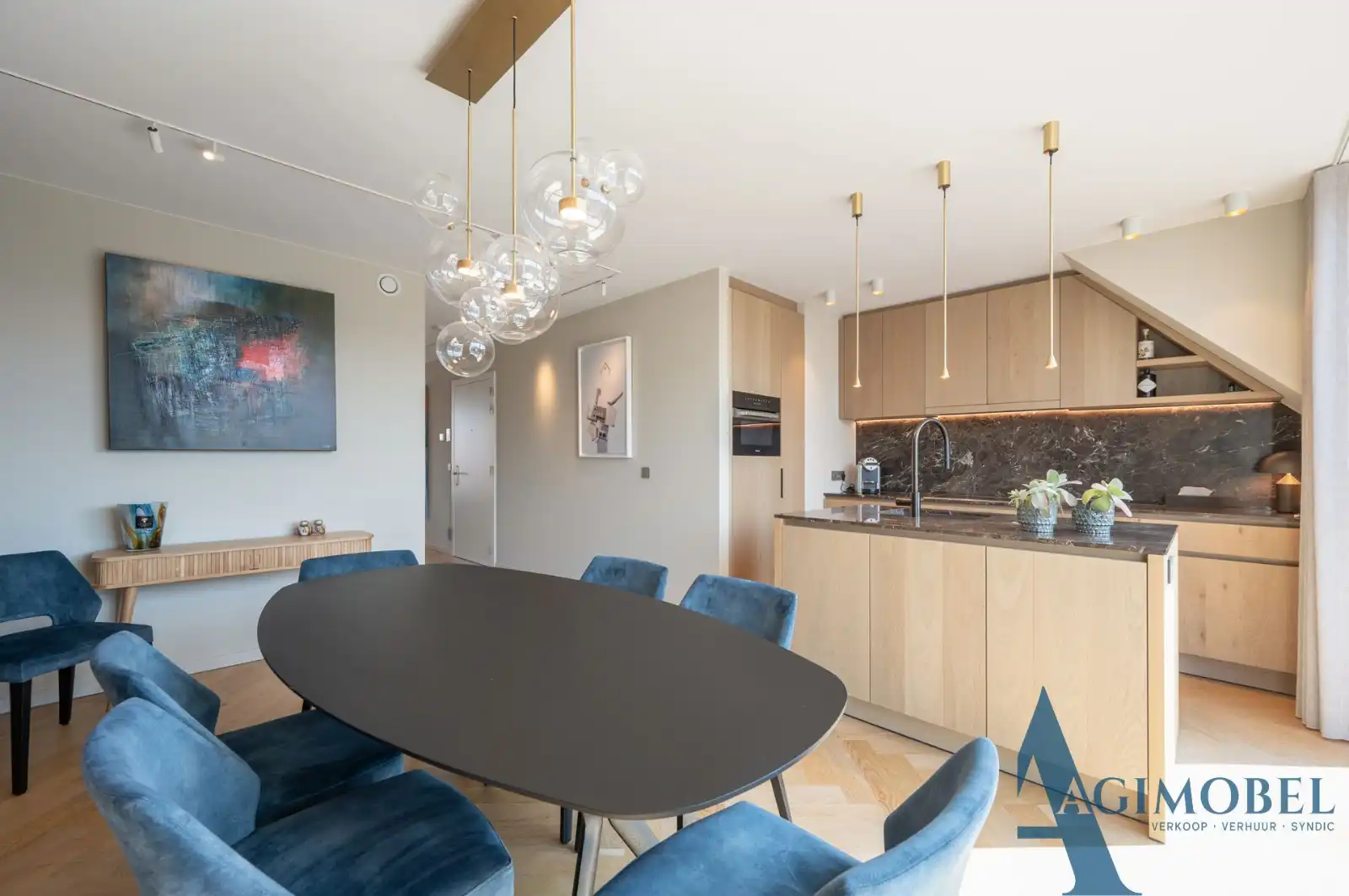 Exclusieve duplex penthouse met  ware vijfsterrenbeleving op een boogscheut van de Zeedijk. foto 7