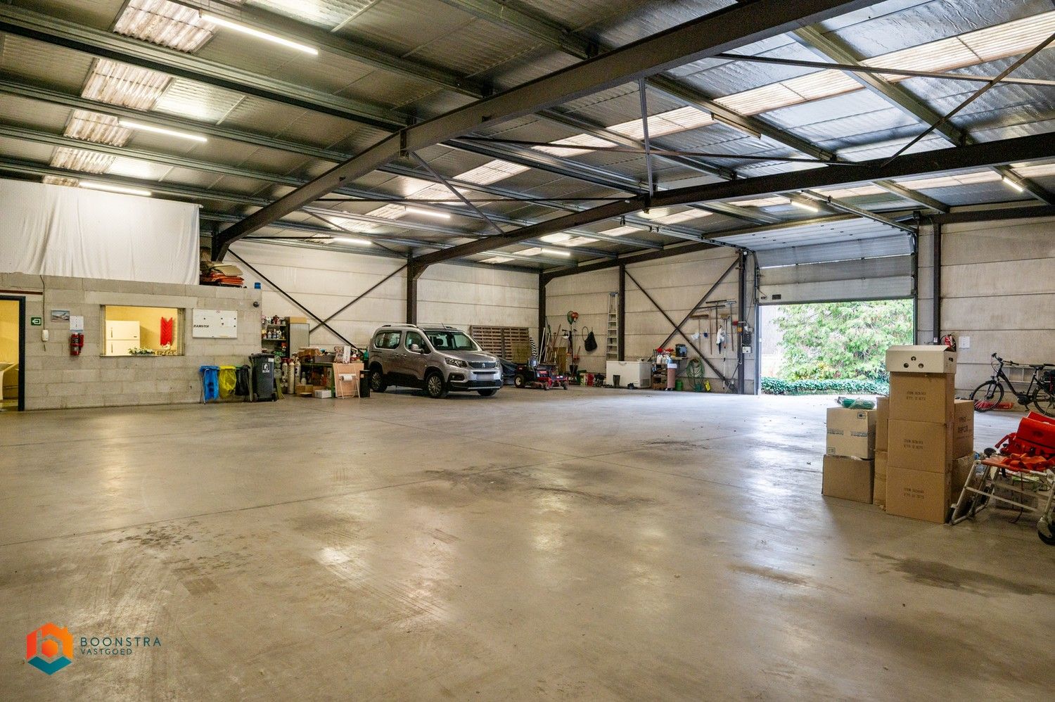 Te renoveren woning met 4 slpkrs en magazijn van 360m² op ruim perceel van 5730m² foto 4