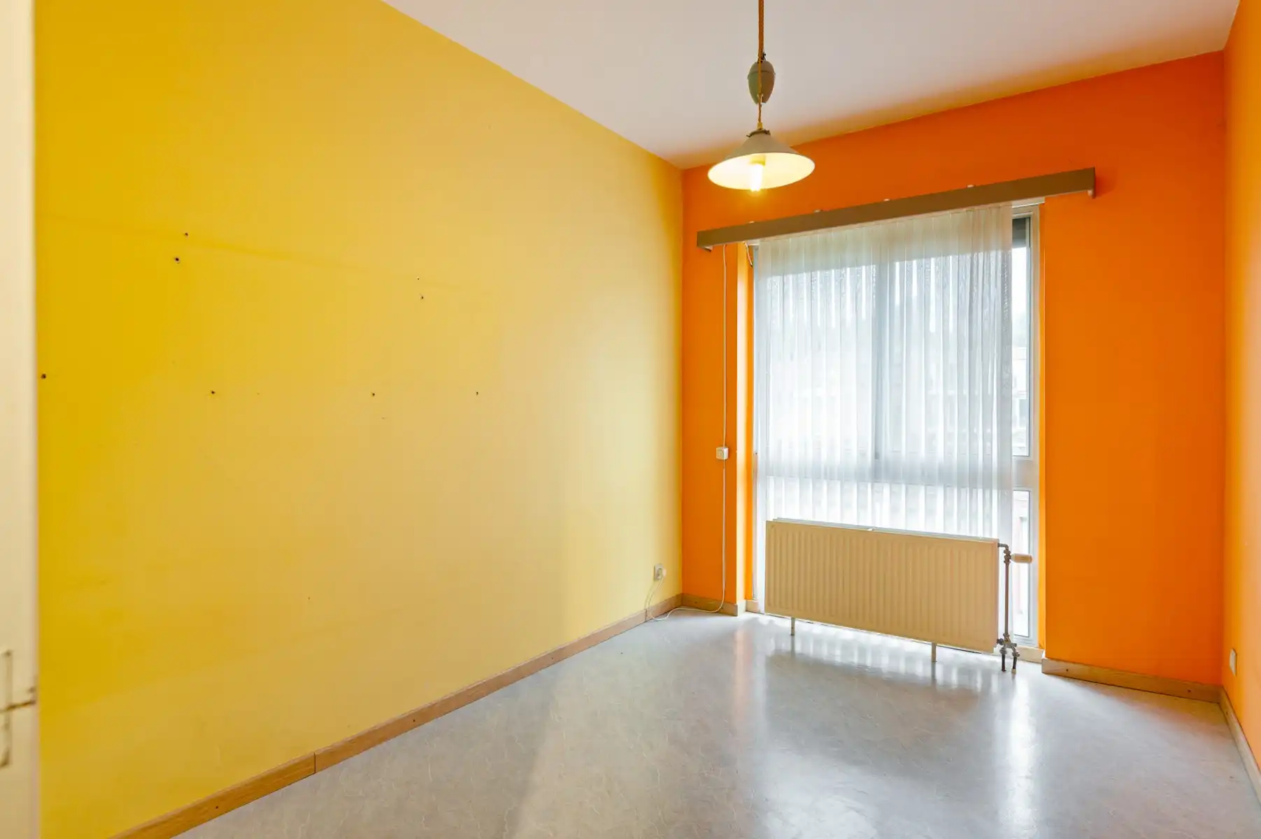 Te renoveren appartement met garage op uitstekende ligging foto 13