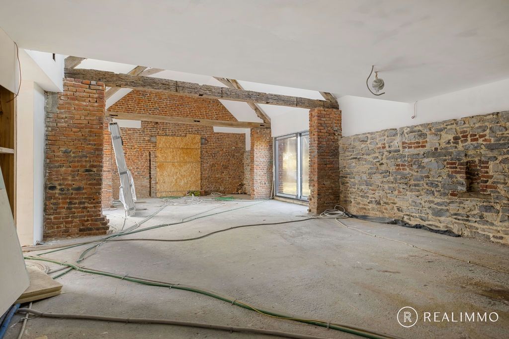 Deels gerenoveerde fermette op toplocatie! foto 5