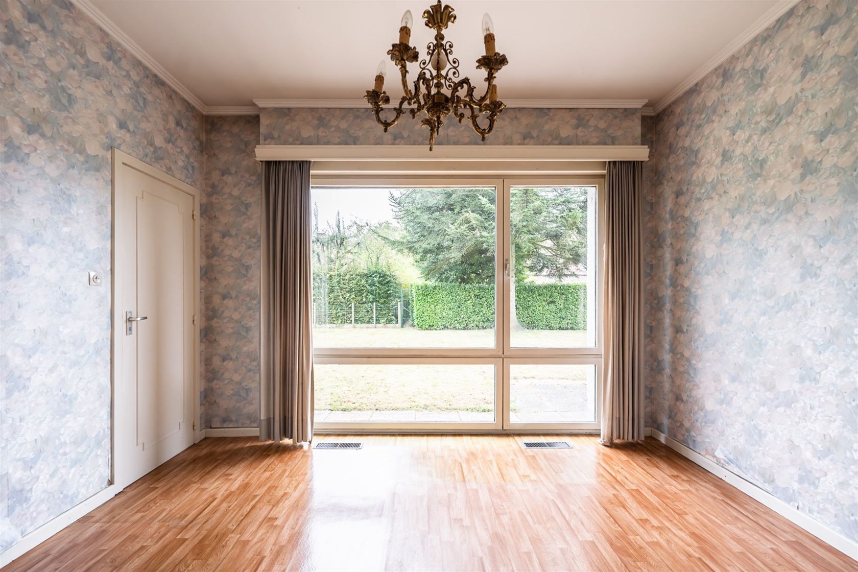 Villa voor renovatie op een ruim perceel foto 7