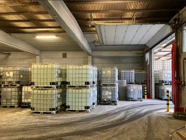 Industrieel magazijn met 2 sectionaal poorten in Sint-Niklaas foto 2