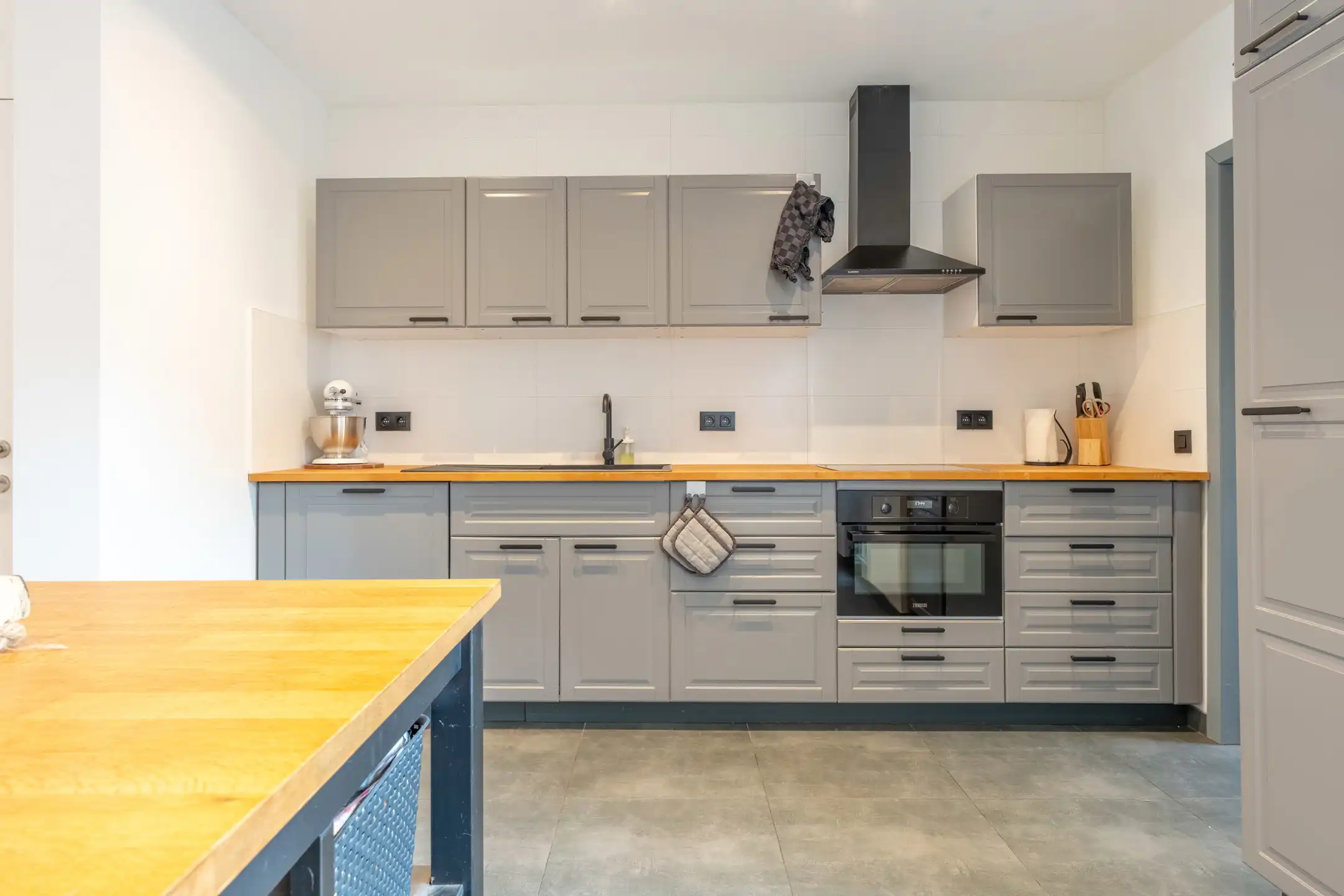 Recent gerenoveerde woning (2023) met 2 slaapkamers en gezellige stadstuin. foto 9