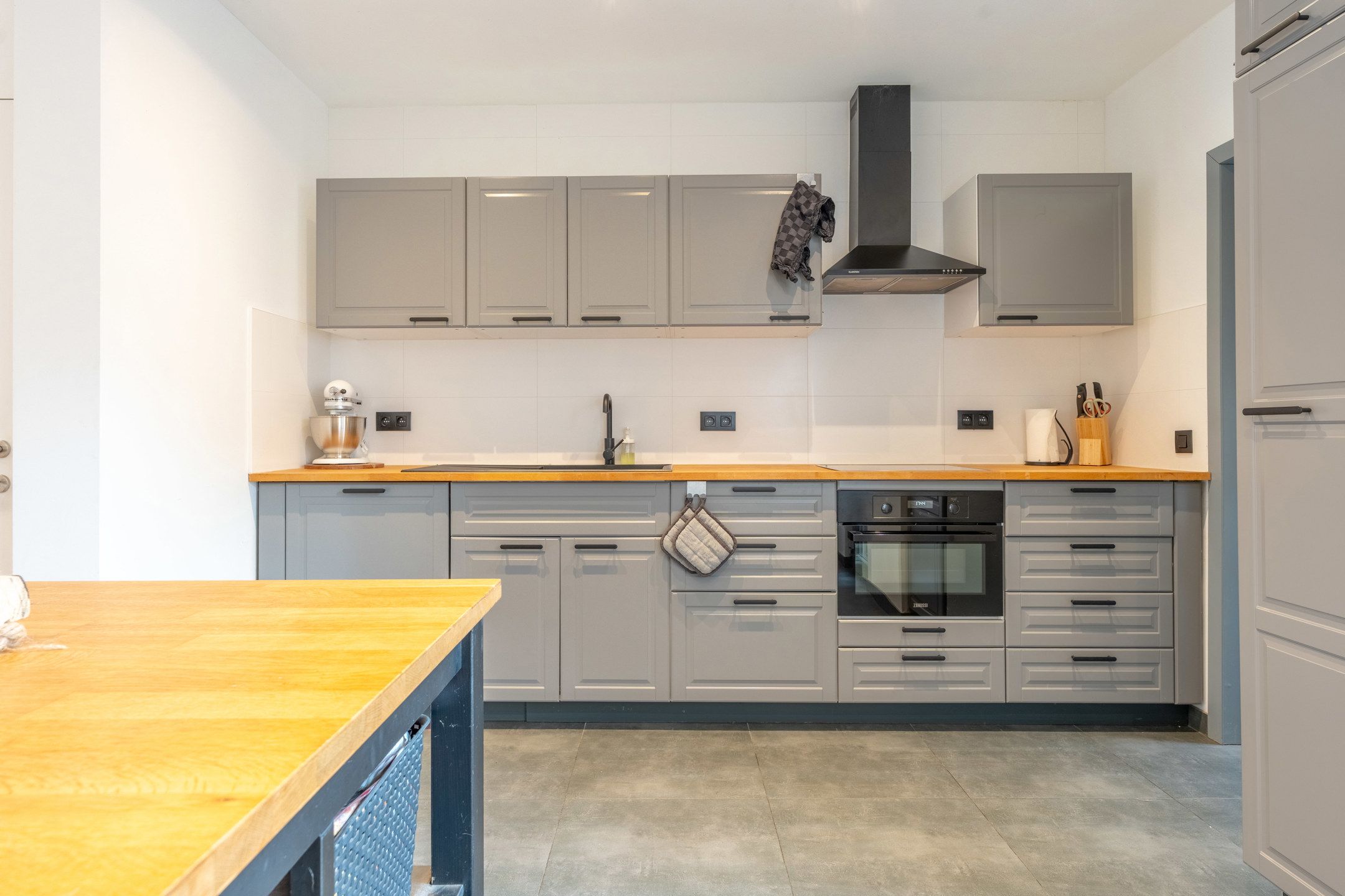 Recent gerenoveerde woning (2023) met 2 slaapkamers en gezellige stadstuin. foto 9