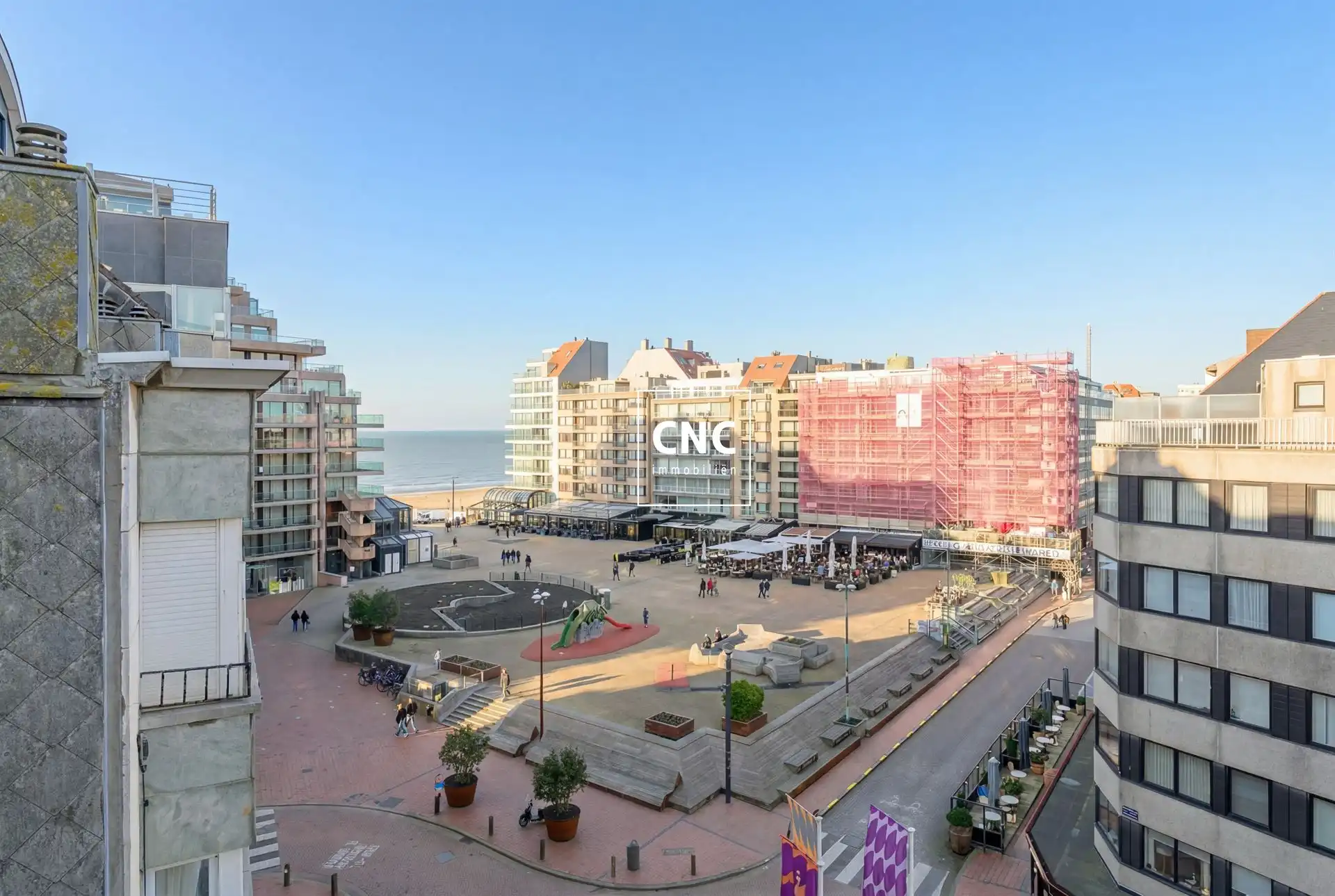 Stijlvol nieuwbouwappartement met zijdelings zeezicht foto {{pictureIndex}}