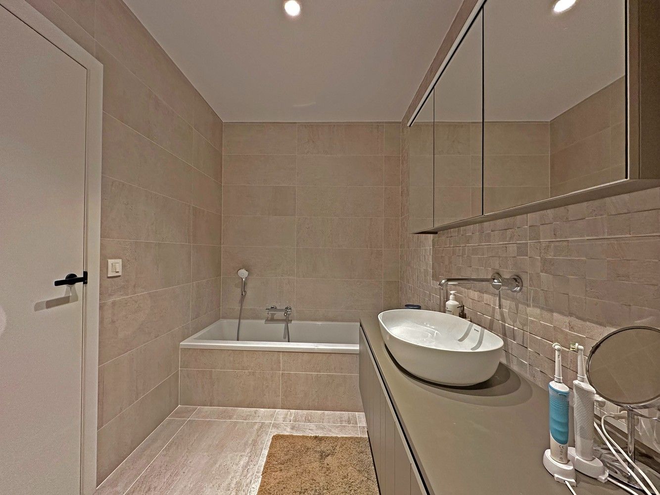 Prachtig 3 slaapkamer appartement met mooi terras in Wijnegem! foto 12