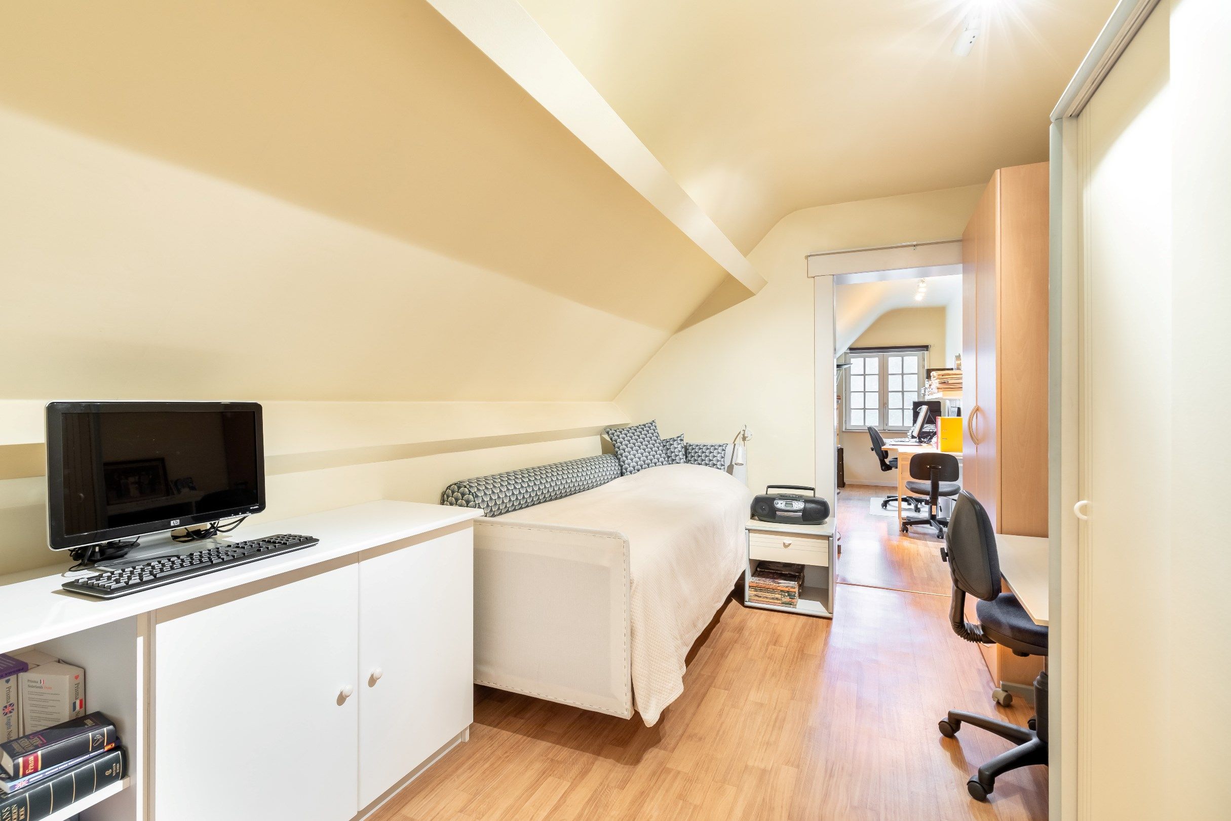 Knappe villa op residentiele toplocatie! foto 15