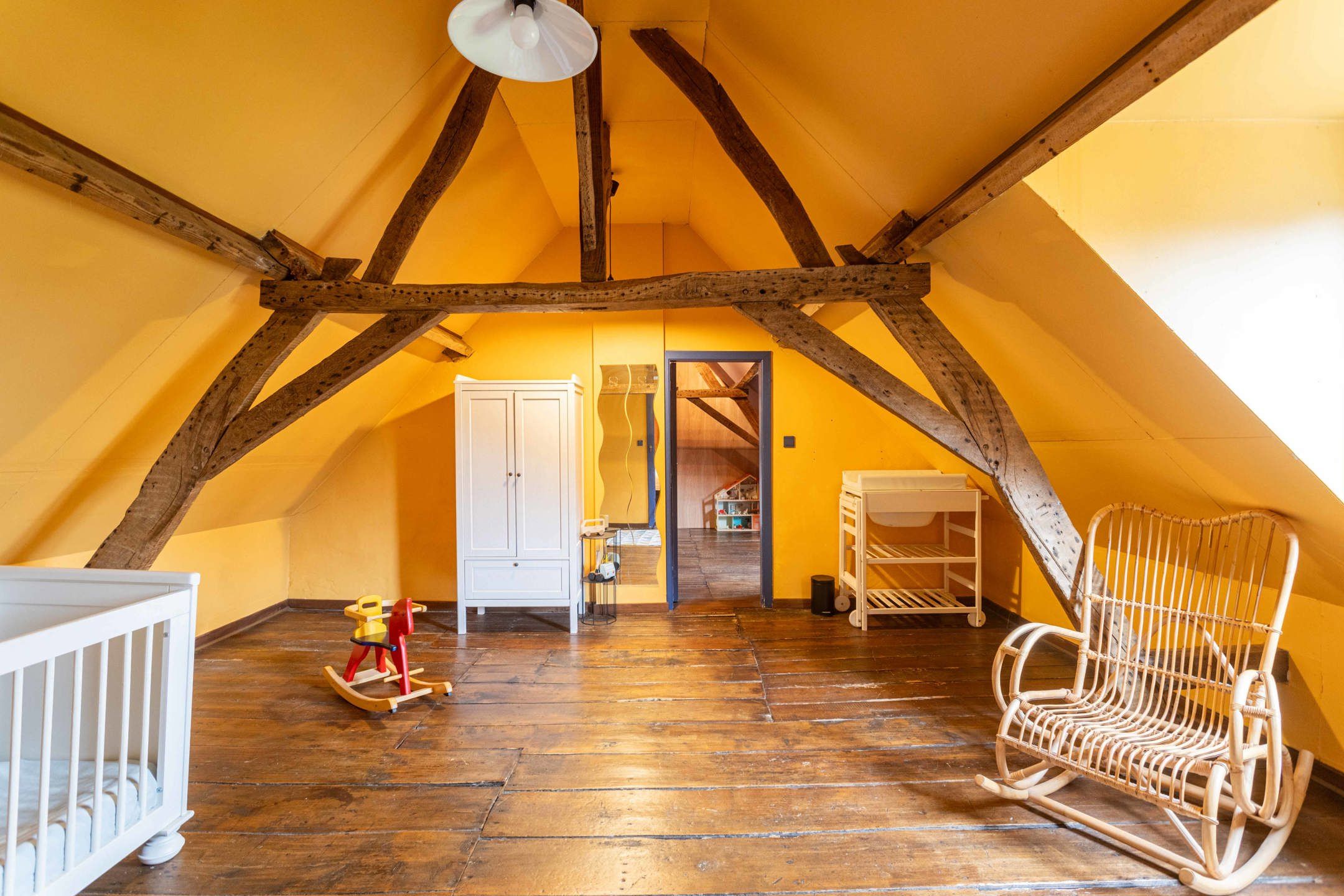 Charmante deels te renoveren alleenstaande woning  foto 26