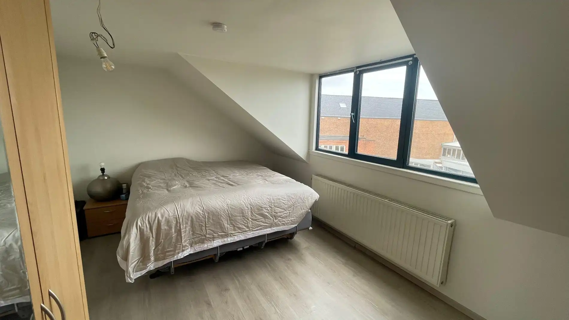 Charmant en lichtrijk dakappartement nabij Lier station (1+1 slpk) foto 12