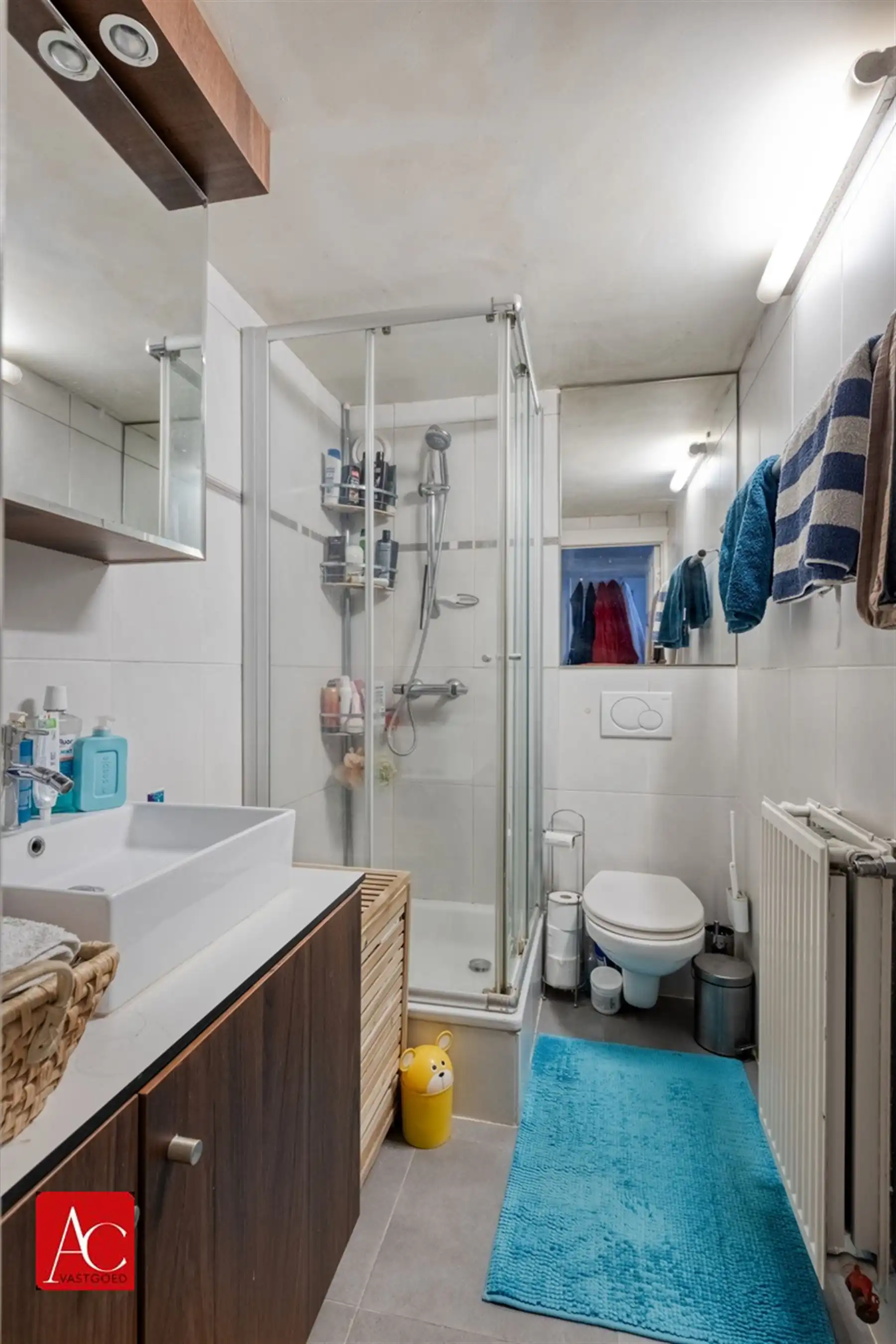 Appartementsgebouw bestaande uit 3 eenheden foto 24