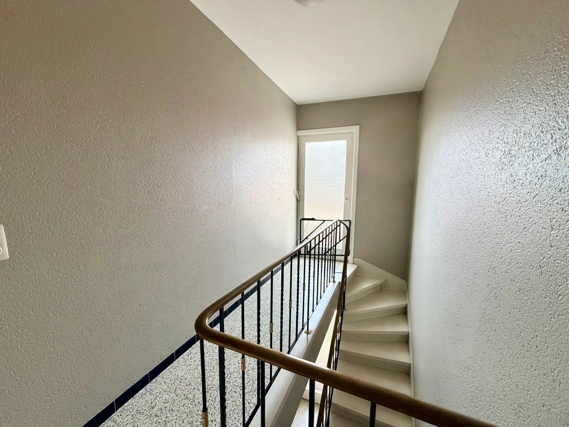 Instapklaar 2-slaapkamerappartement met zonnig terras te koop in De Panne foto 12