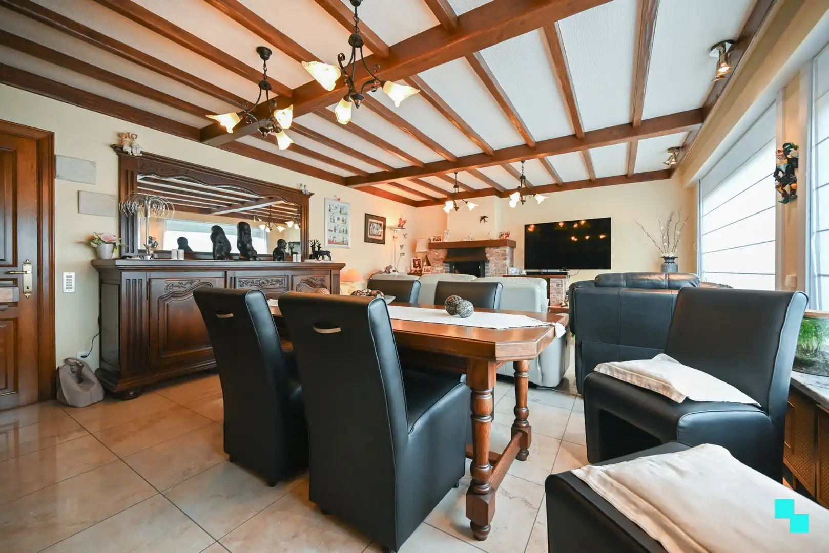 Ruime woning met praktische loods/werkplaats gelegen nabij het centrum van Izegem foto 5