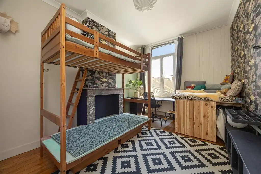 Karaktervolle gezinswoning met 4 slaapkamers en zonnige stadstuin foto 17