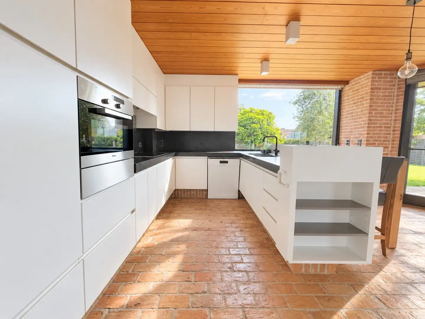 Ruime, lichtrijke en instapklare woning op een heerlijke locatie in Zomergem foto 13