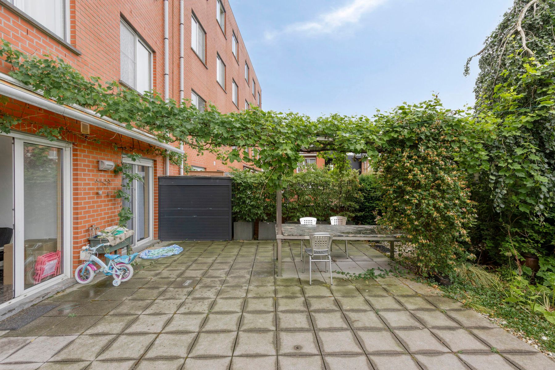 Licht en ruimte in dit appartement met tuin, inpandige garage en lift foto 20