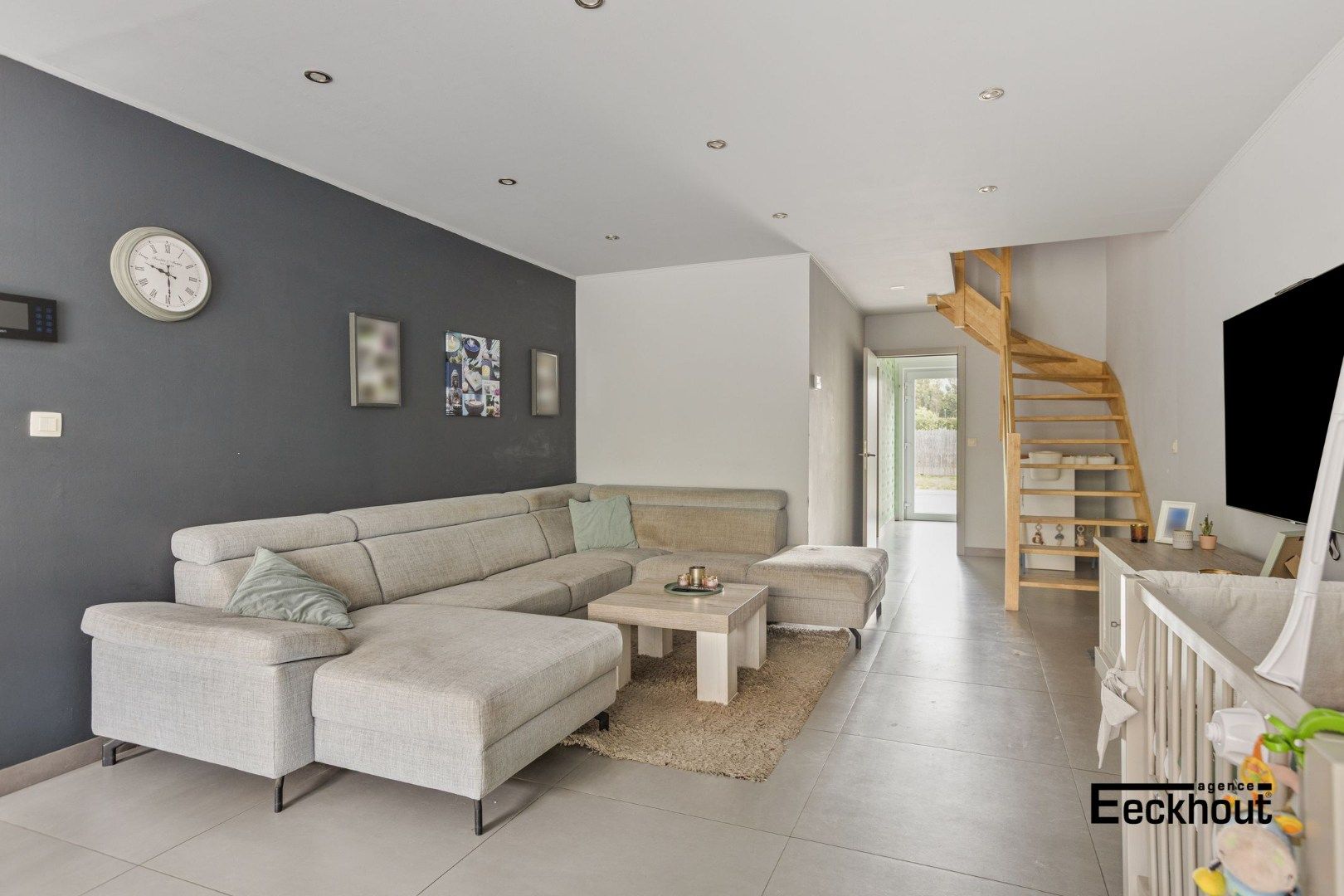 Instapklare, recente rijwoning met tuin & garage! foto 3
