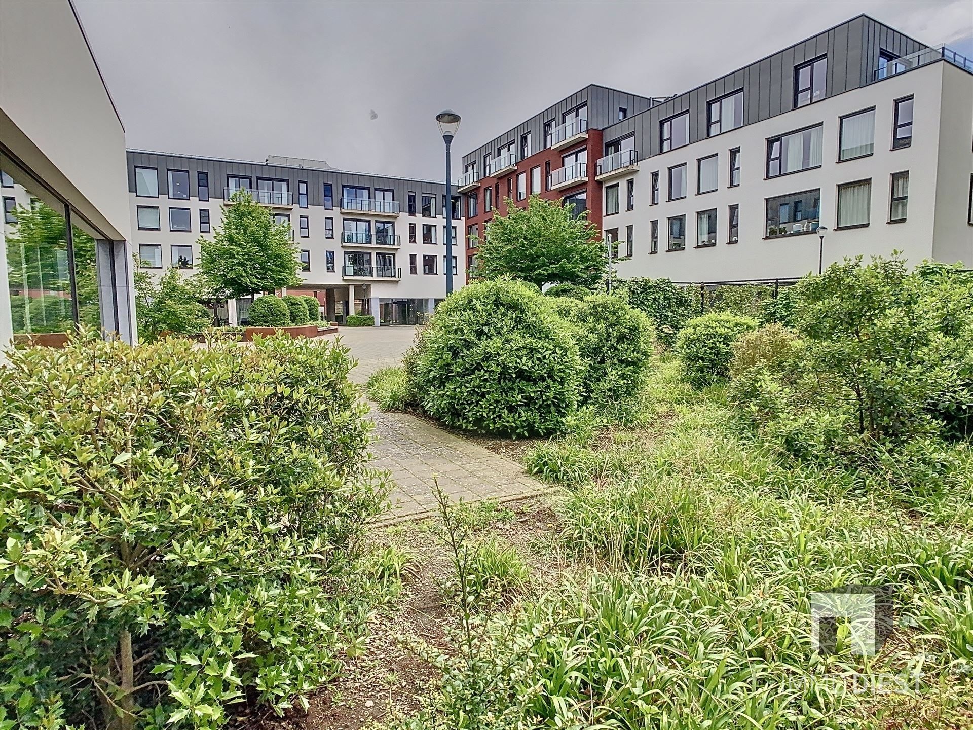 Handelspand 180m2 gelijkvloers op 3,47are met achterliggende tuin foto 11