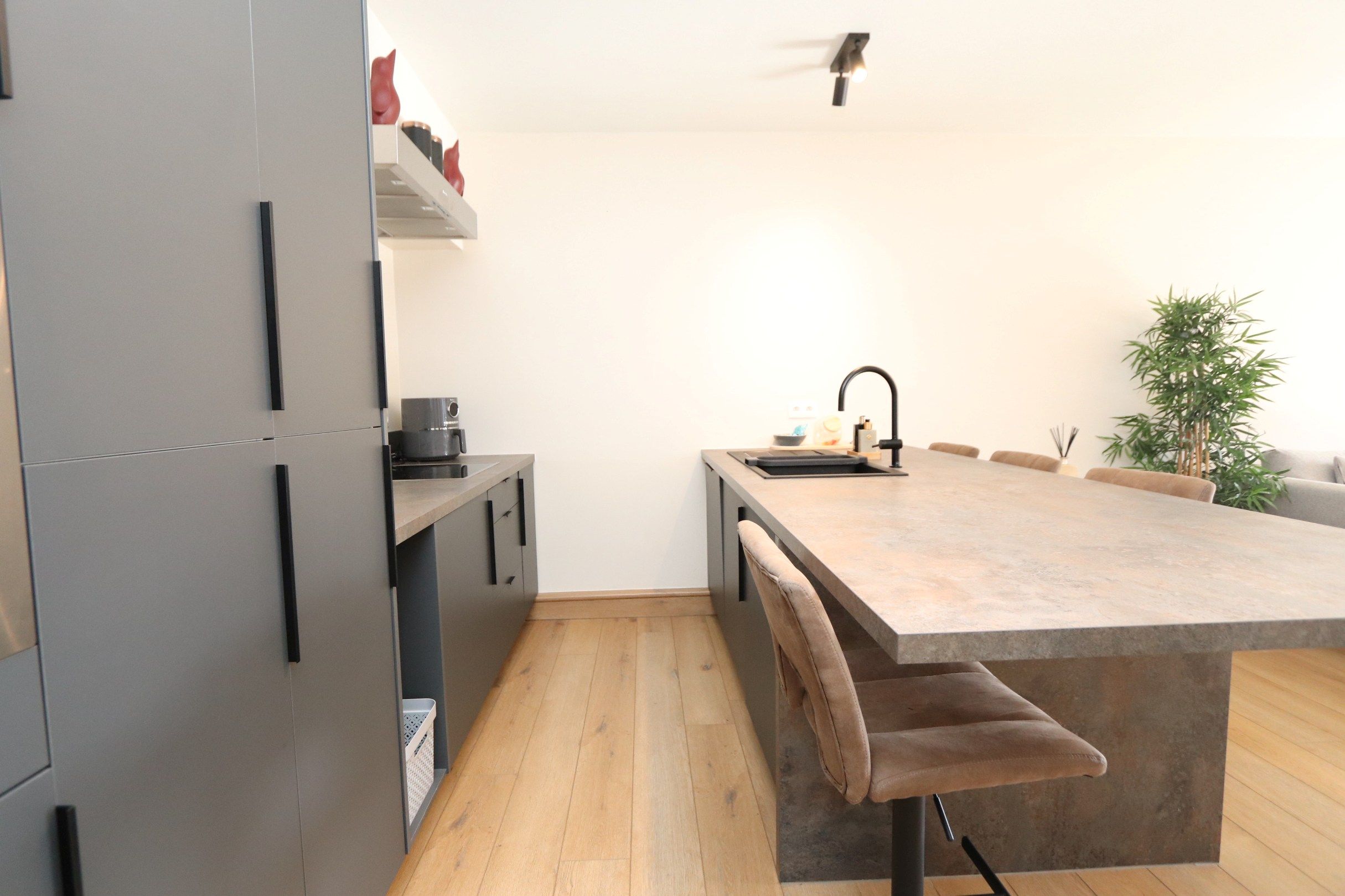 GERENOVEERD 2 SLAAPKAMER APPARTEMENT MET GARAGE foto 4