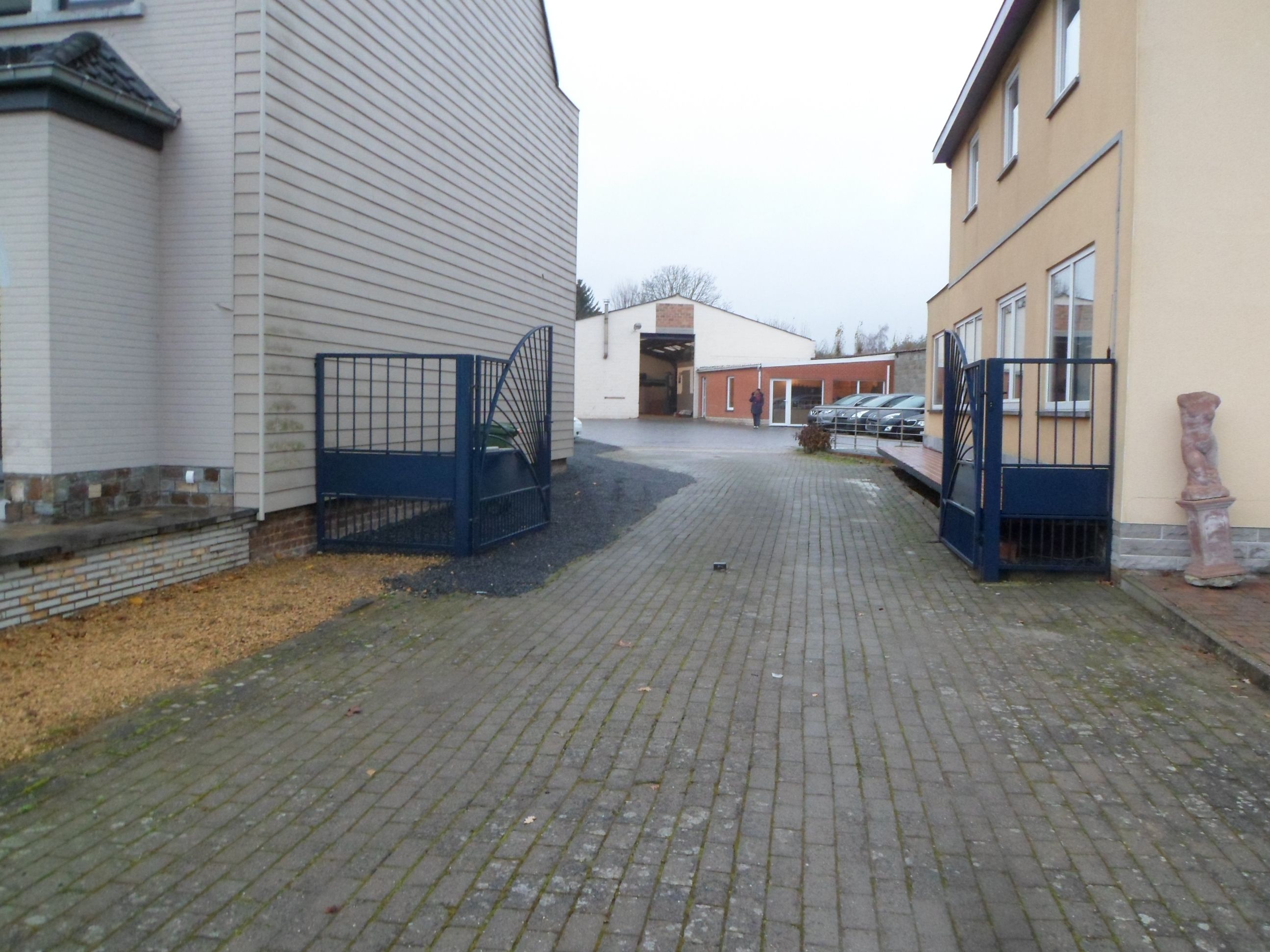 ACTIEVE AUTOGARAGE EN WOONHUIS foto 3