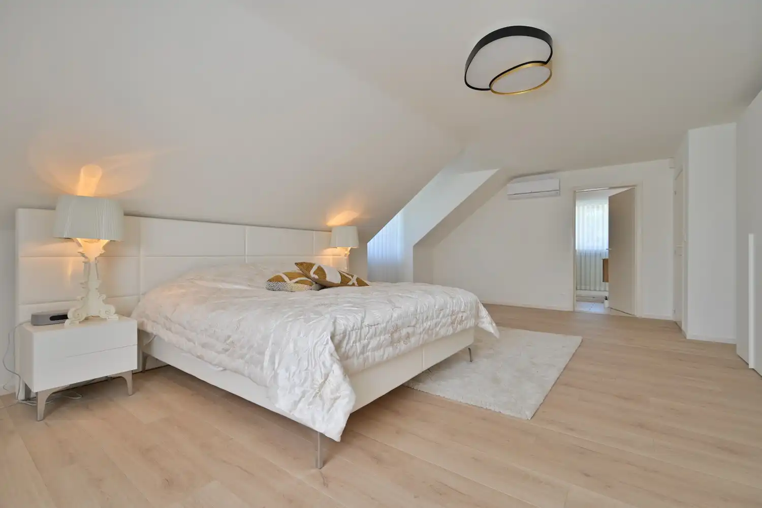 Exclusieve, gerenoveerde villa op toplocatie in residentieel Neerharen foto 21