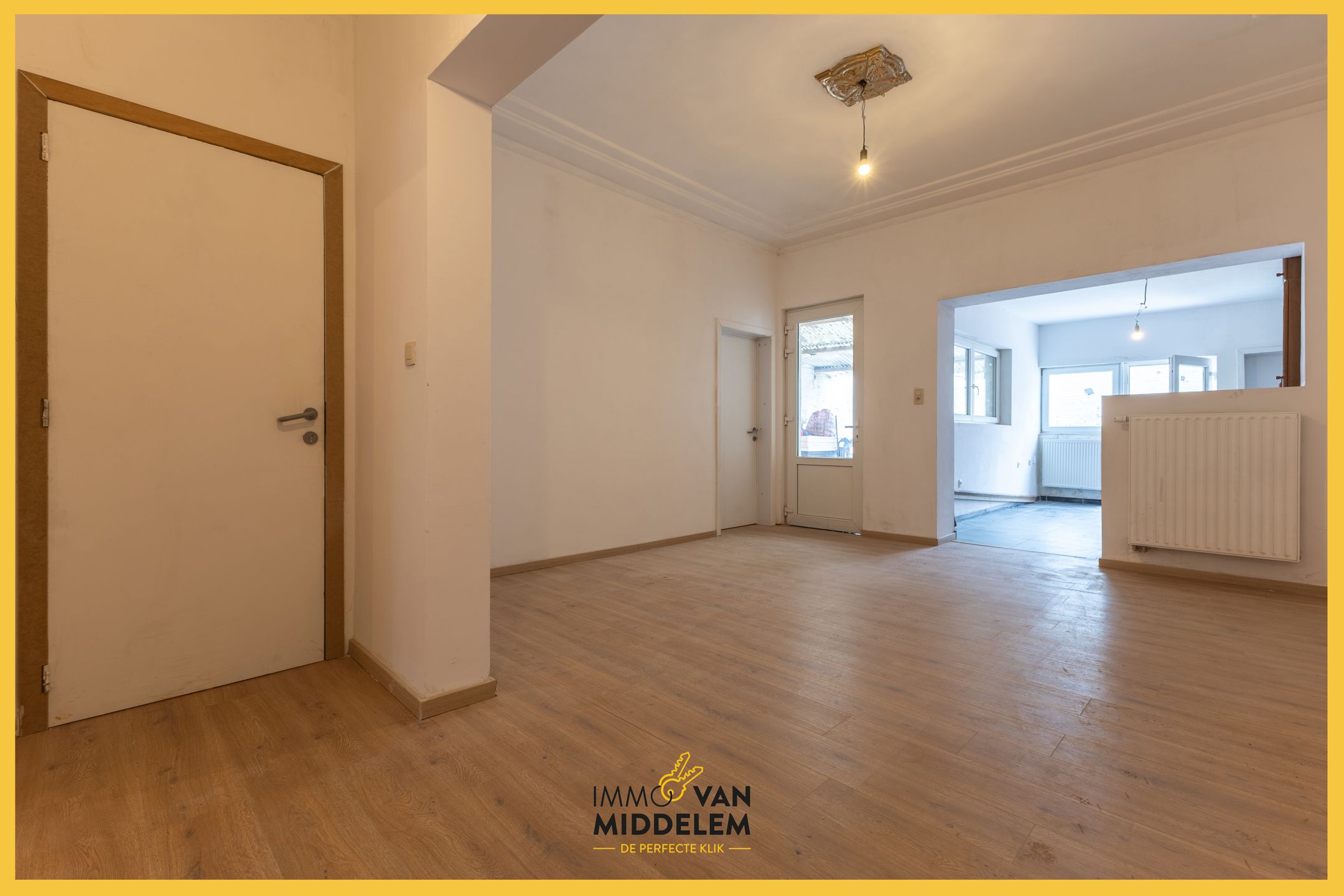 GELIJKVLOERS 2-KAMERAPPARTEMENT MET TUIN foto 2