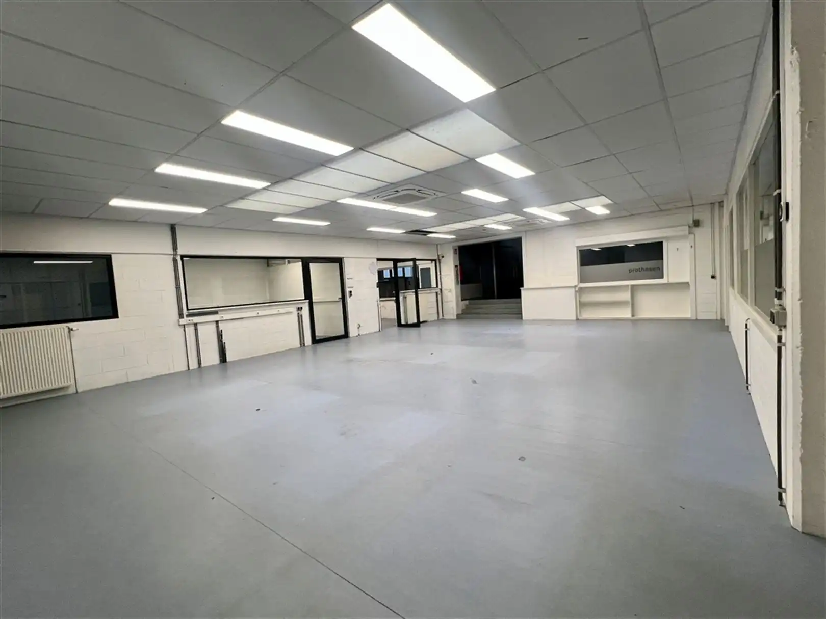 Uitstekend bereikbaar kantoor met werkatelier vlakbij UZ Gent foto 16