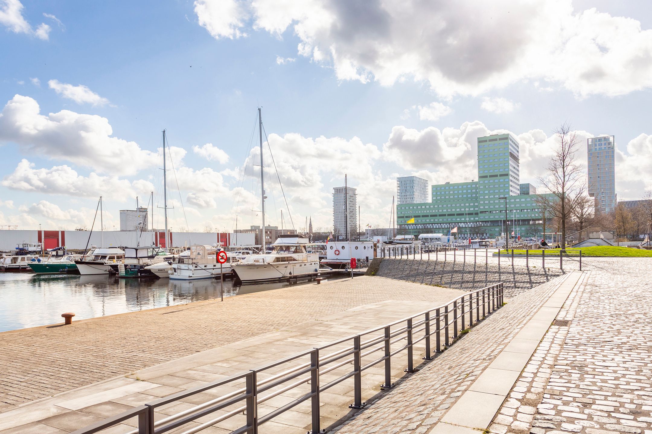 licht, instapklaar 2-slpk-app. met zuidgericht terras foto 21