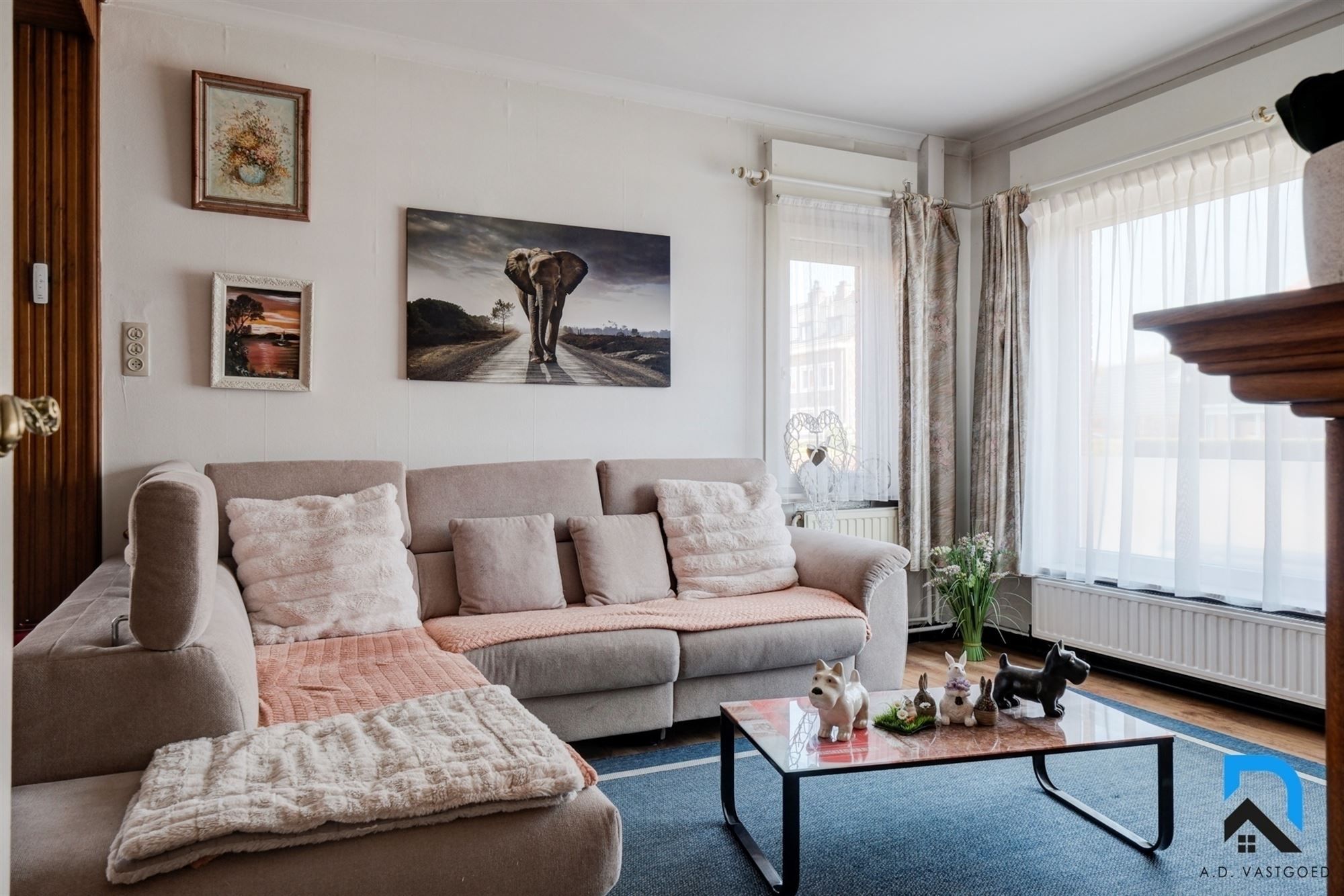 Ruime woning met grote tuin en dubbele garage foto 5