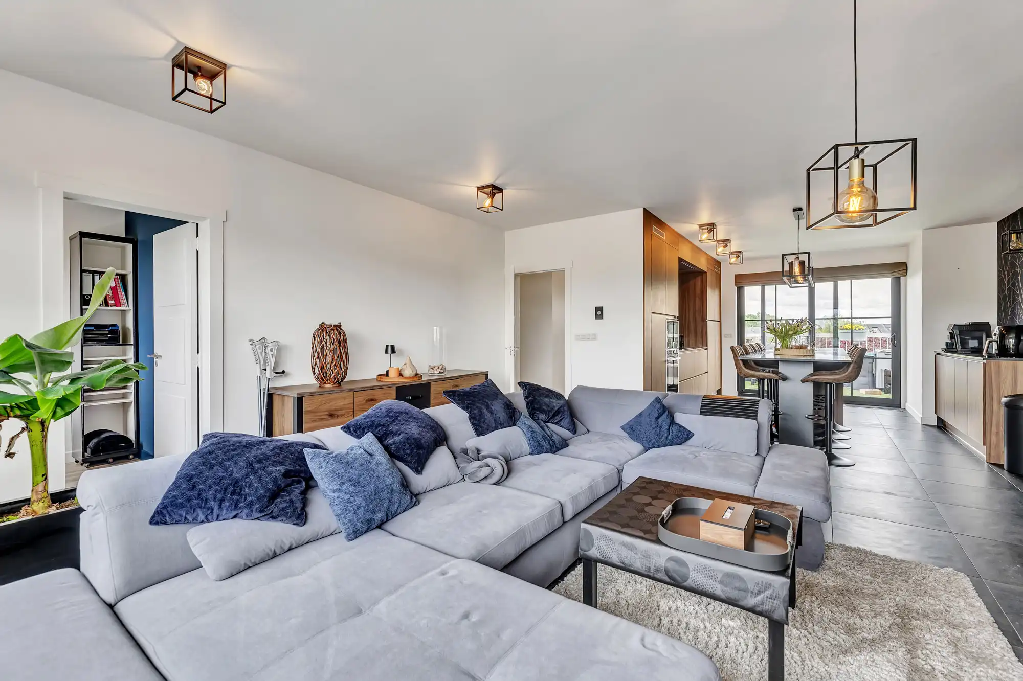 Gerenoveerd penthouse te koop met ruim terras foto 5