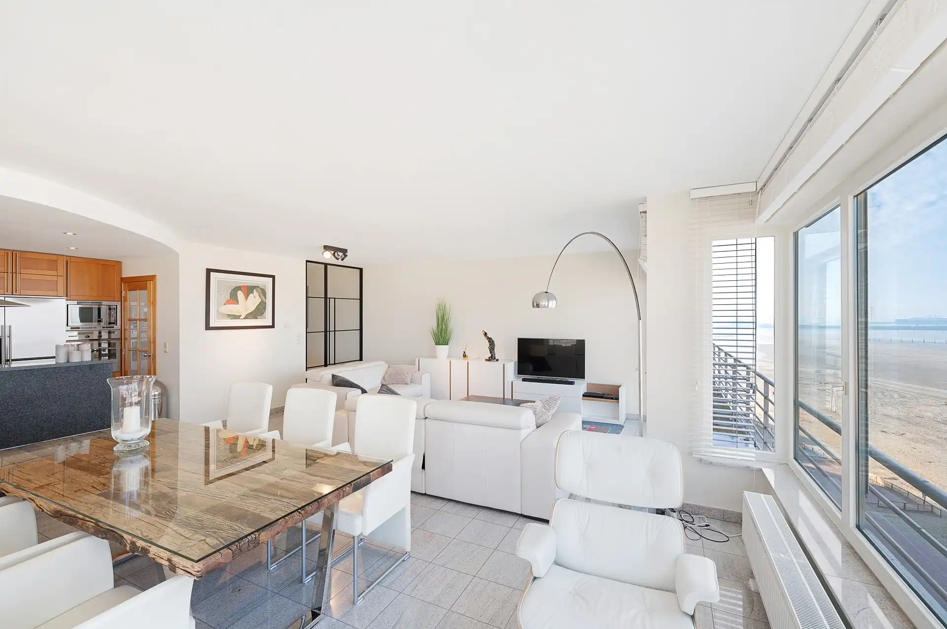 Lichtrijk hoekappartement met groot zuid gericht terras en adembenemend zeezicht foto 9