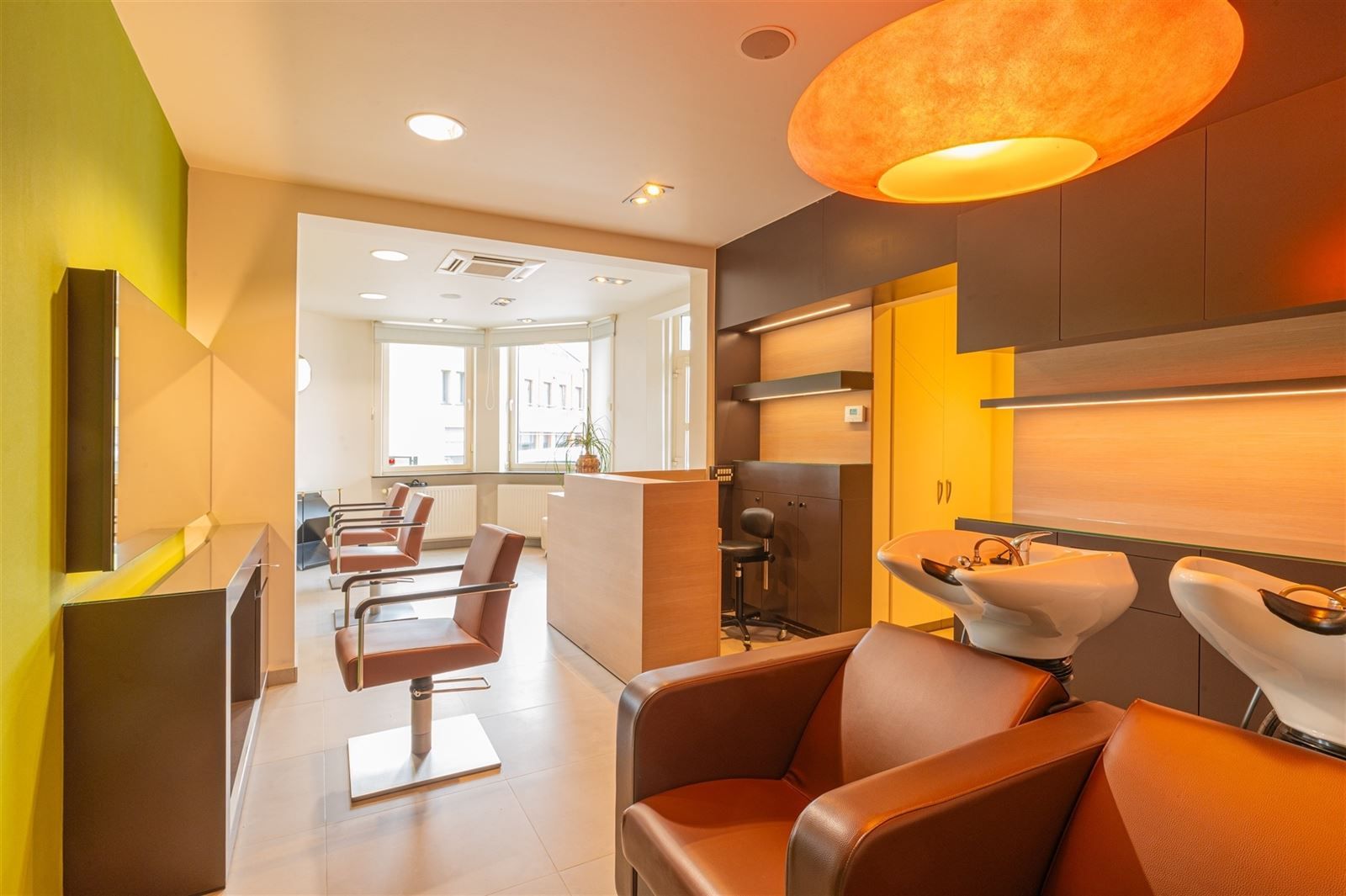 Instapklare woning met handelsruimte te Brakel! foto 5