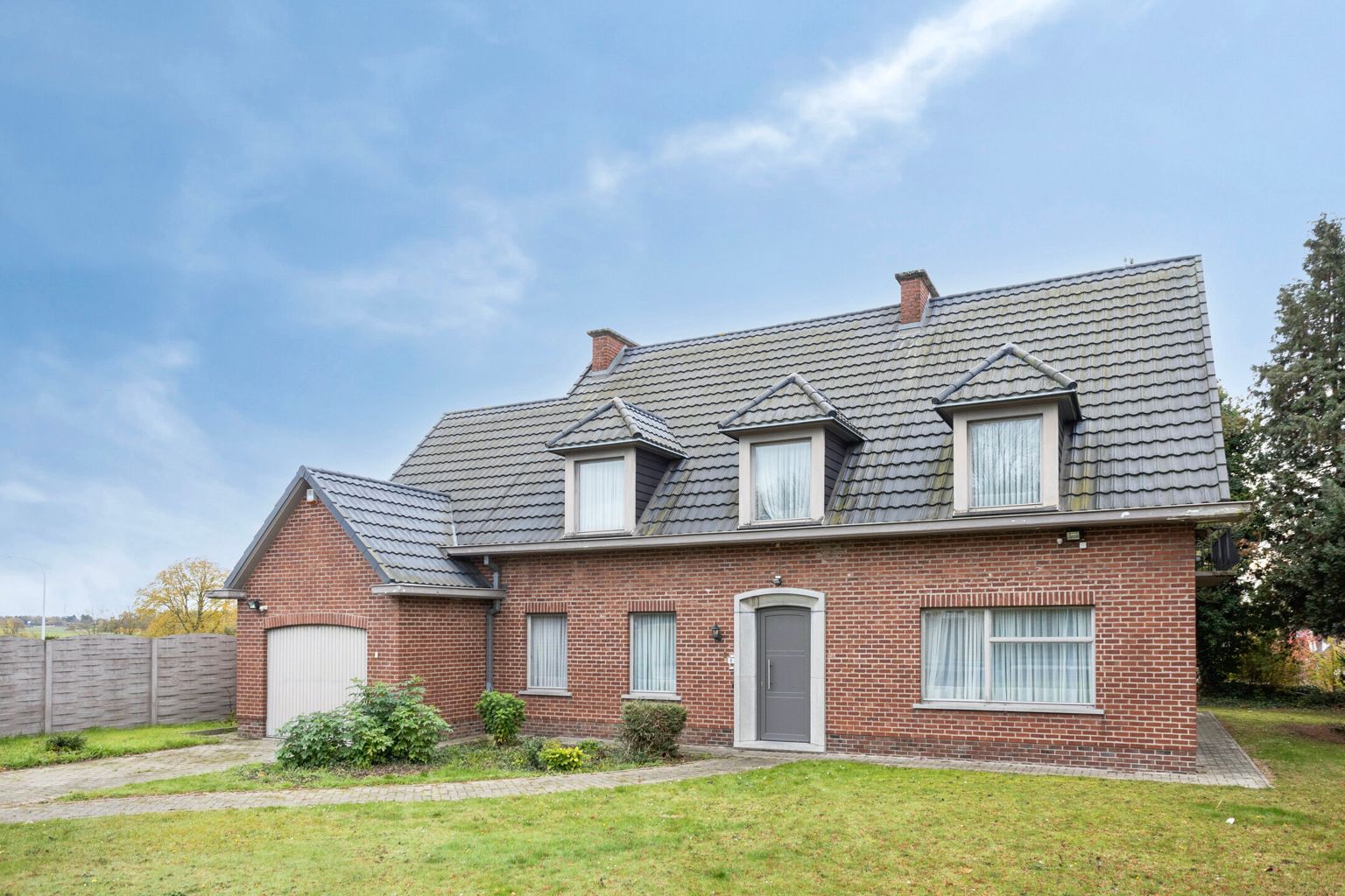 Hoofdfoto van de publicatie: 5 slaapkamer woning met tuin in Kumtich 