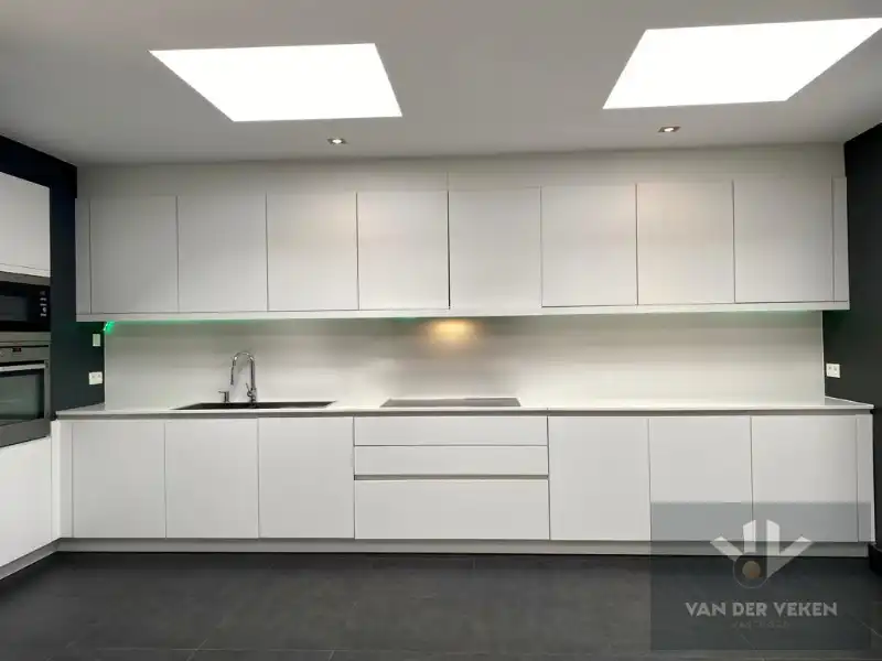 Ruime woning met 4 slaapkamers en 2 badkamers foto 4