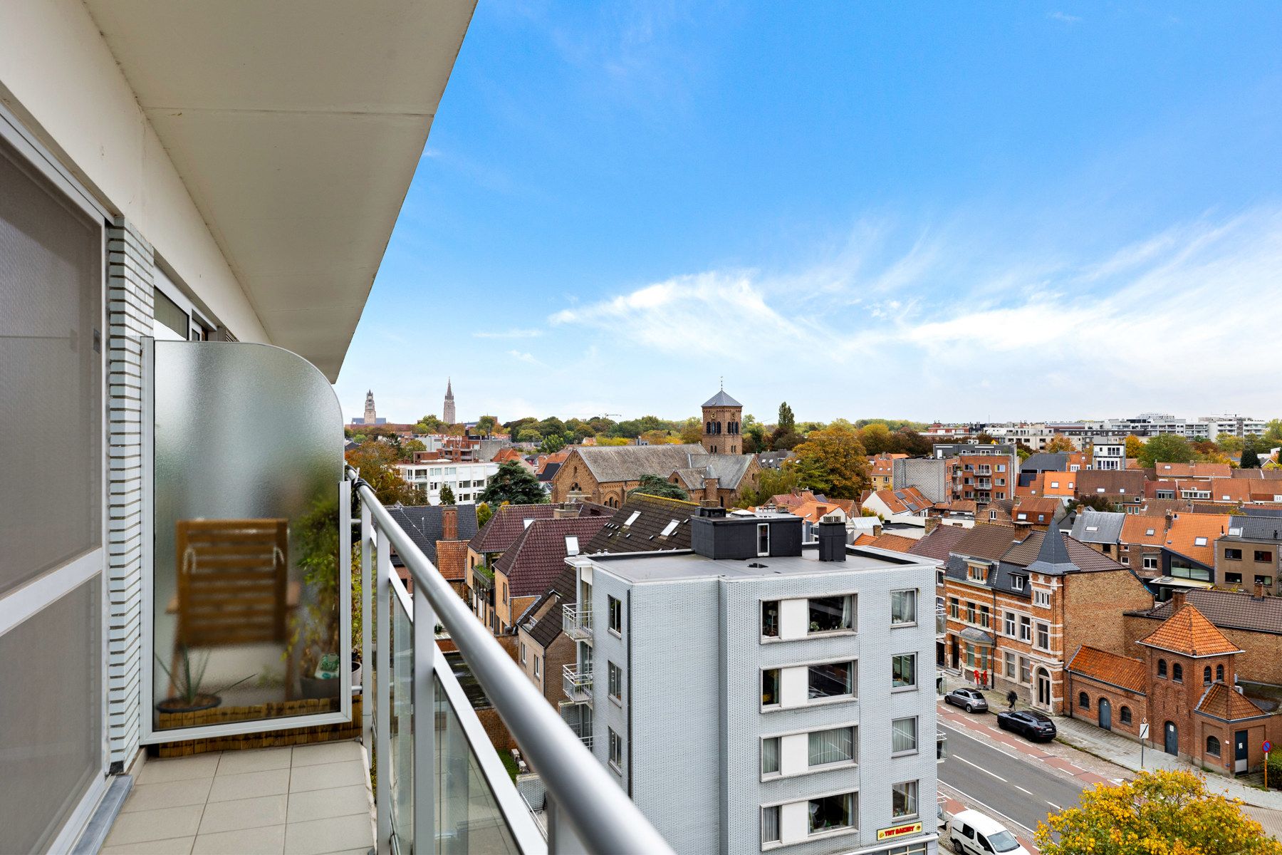 Ruim 2 slpk. zicht-appartement met garagebox foto 15