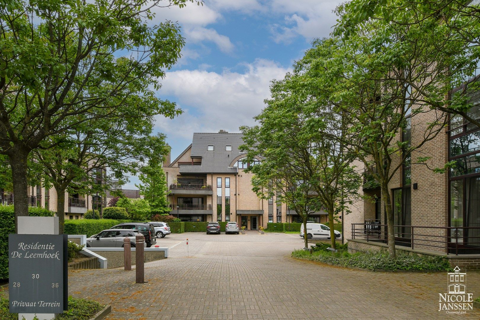 Ruim en luxueus appartement van 190m² met twee mooie terrassen en garage foto 35