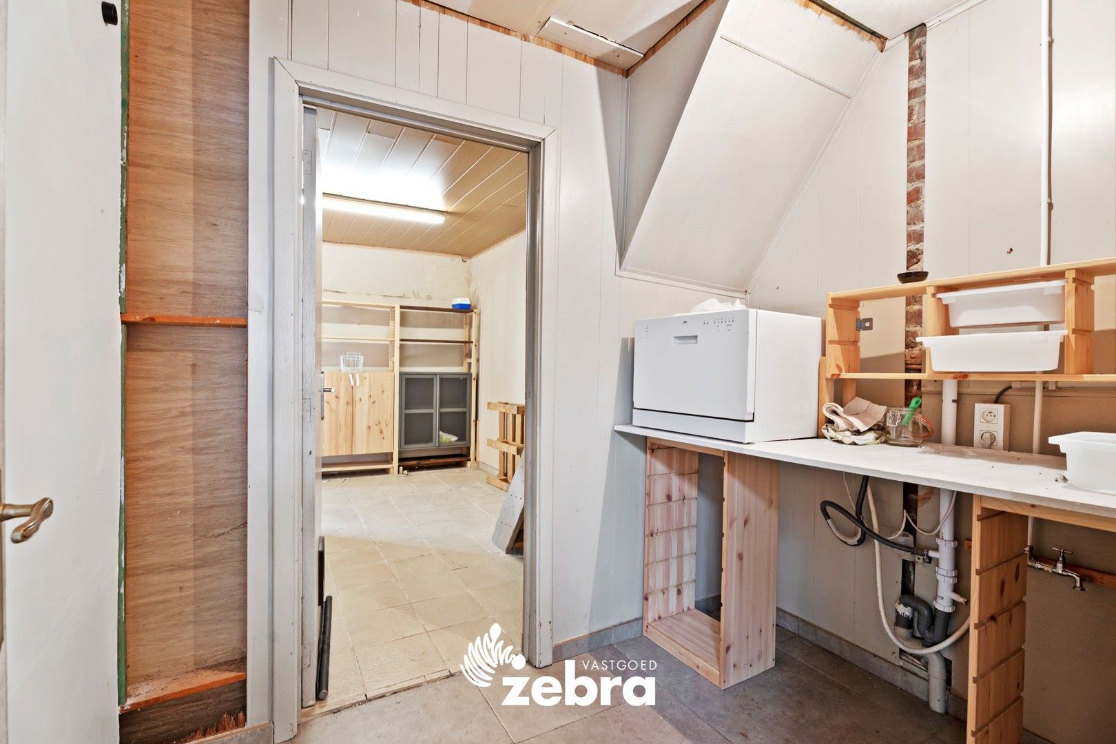 Charmante woning met drie slaapkamers en zuidgerichte tuin te Izegem! foto 11
