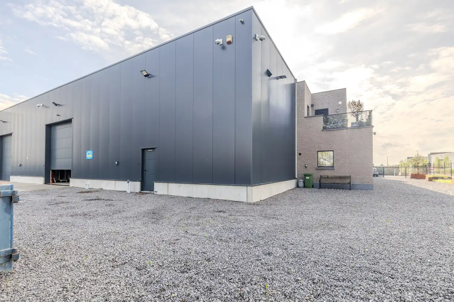 Multifunctioneel industriecomplex met woongelegenheid op topligging te Lanaken foto 10
