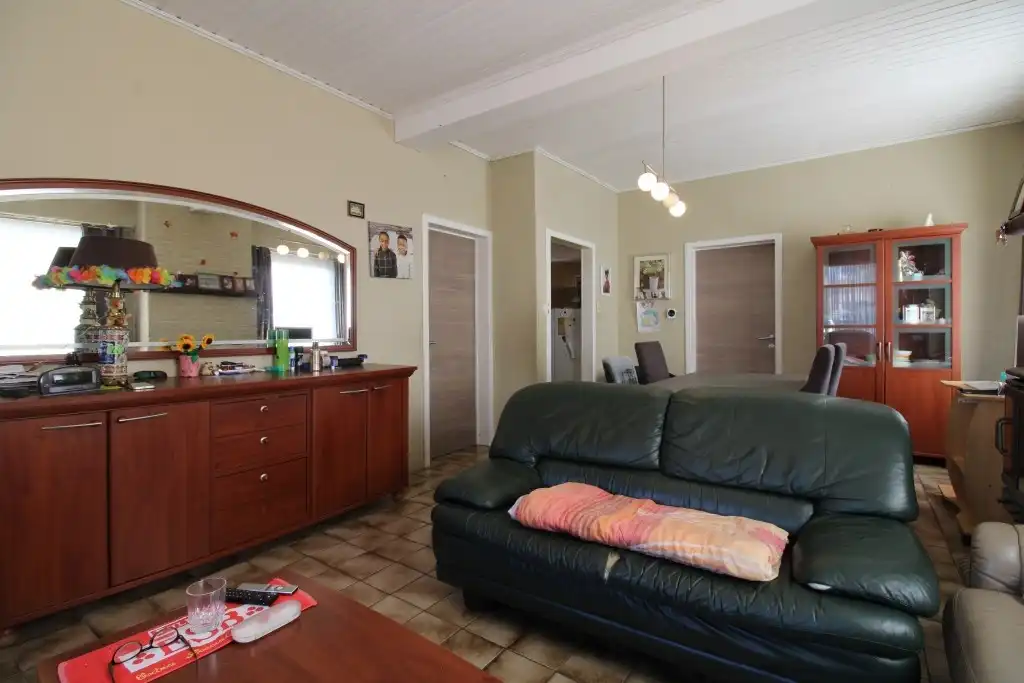 Zeer mooie halfopen woning met garage op gunstige ligging foto 4