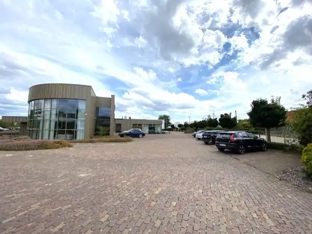 Stijlvolle kantoorruimte 300+m² met 16 autostaanplaatsen ideale ligging langs E313. foto 20