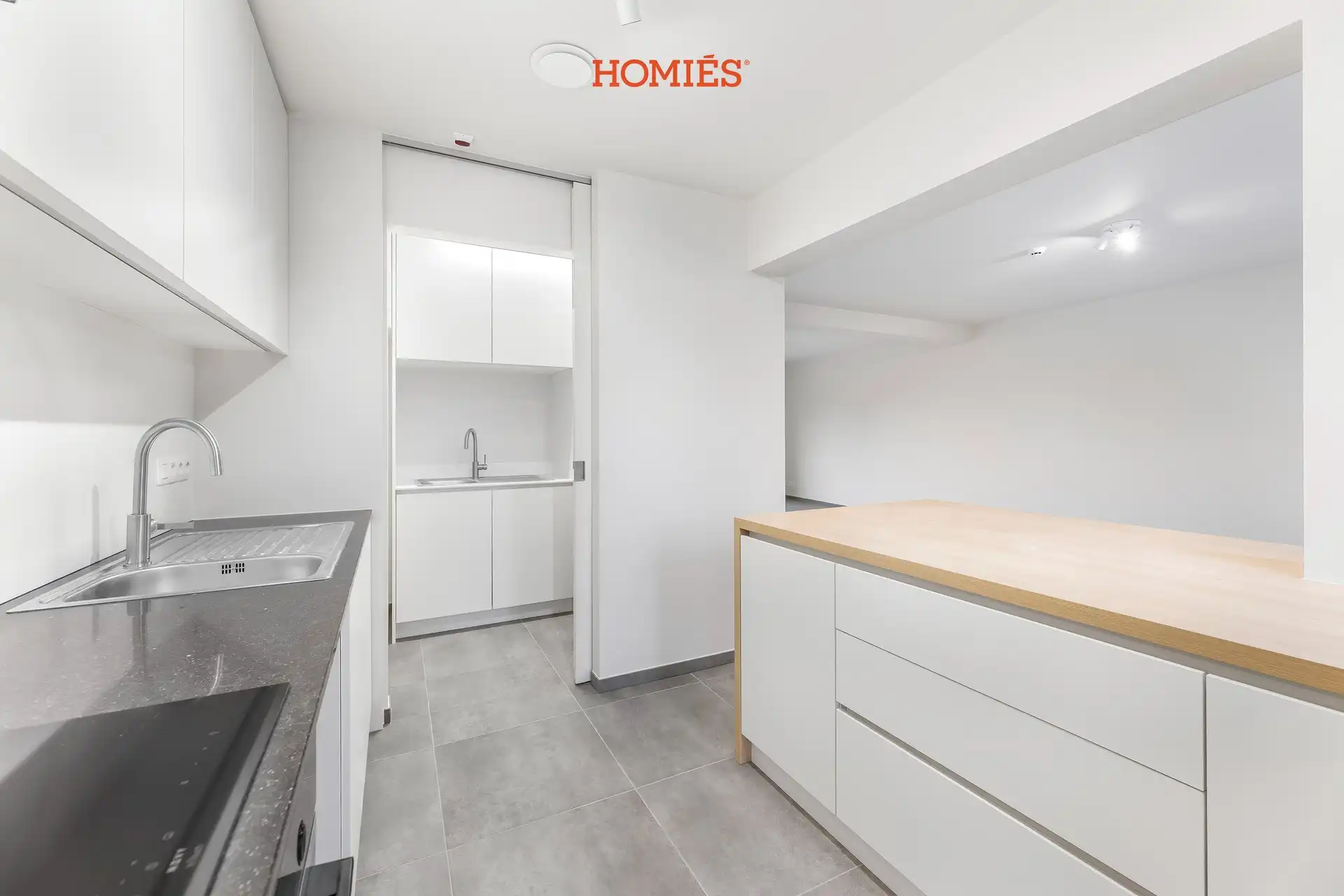 Gerenoveerd app met 2 slpks en autostaanplaats foto 7