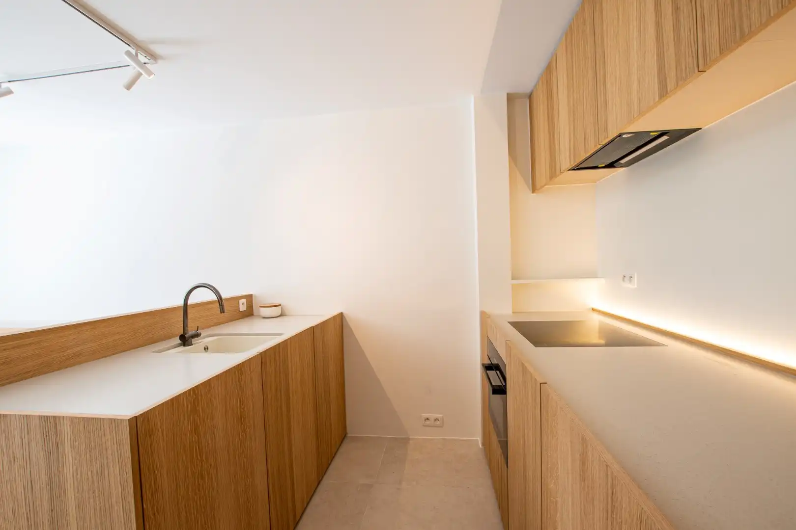 Prachtig gerenoveerd appartement op een centrale ligging met terras en tuin foto 4