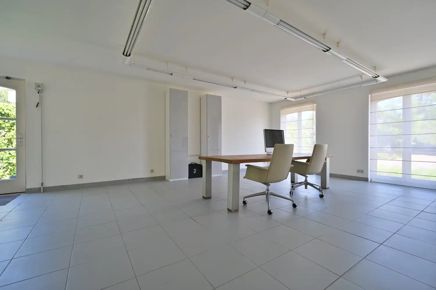 Exclusieve, gerenoveerde villa op toplocatie in residentieel Neerharen foto 14