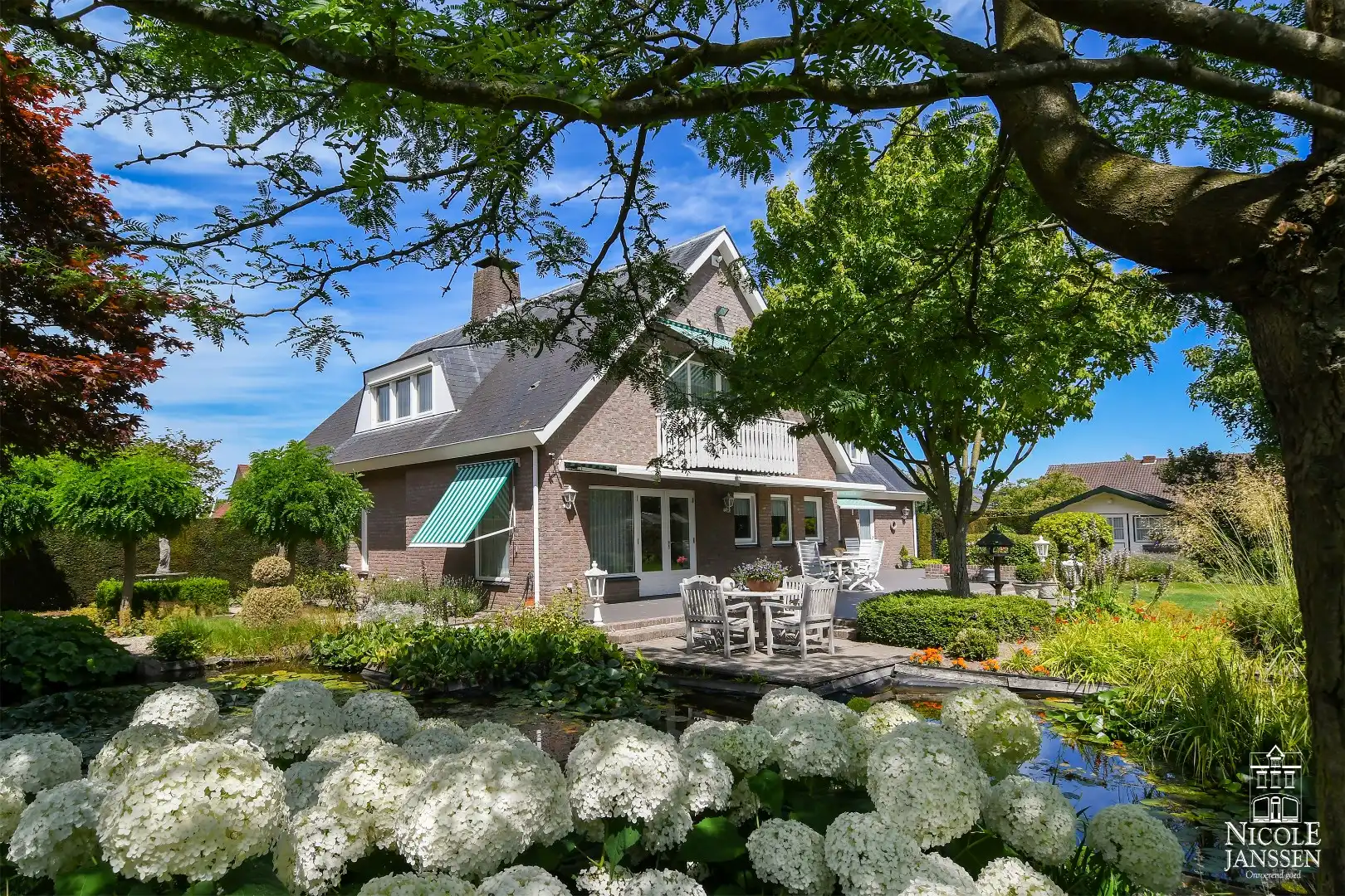 Stijlvol en ruim ingedeeld landhuis met grote tuin in het centrum foto 31