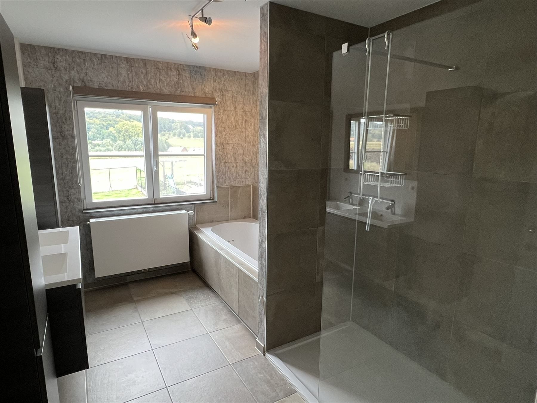 Ruime en comfortabele woning met sfeervol terras aan de voet van de Muziekbos foto 4