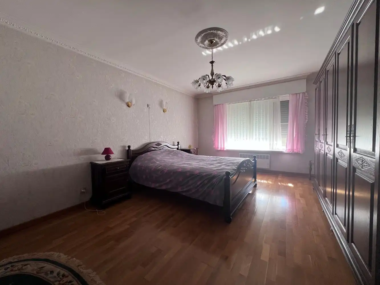 Ruime en instapklare villa met 2 slaapkamers, garage en tuin. foto 13