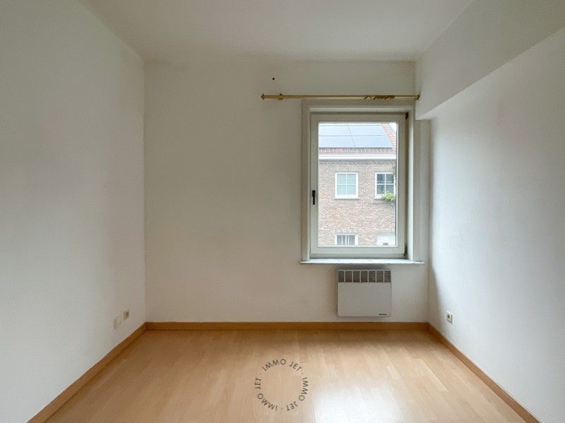 Instapklaar en lichtrijk appartement met staanplaats nabij centrum Beveren foto 9