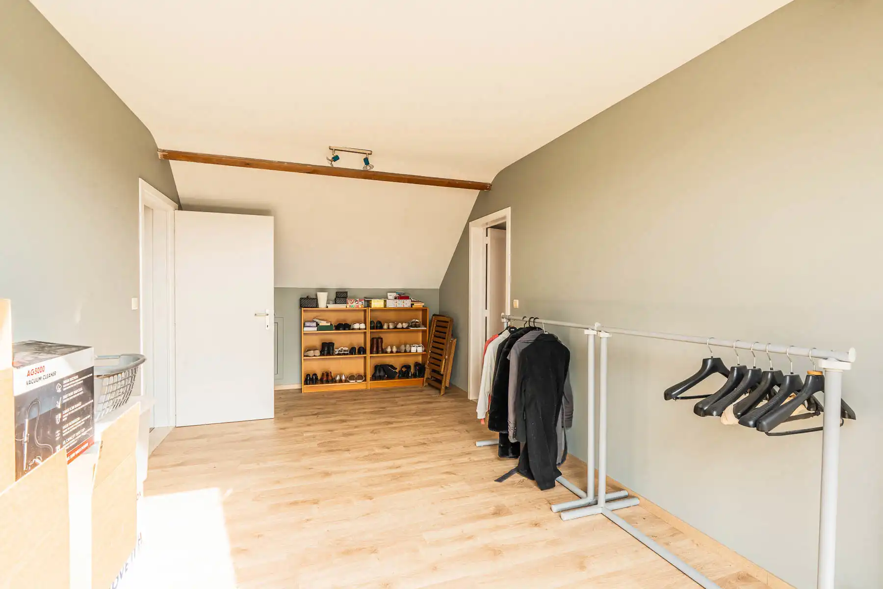 Ontzettend ruim en lichtrijk duplex-appartement incl garagebox foto 20