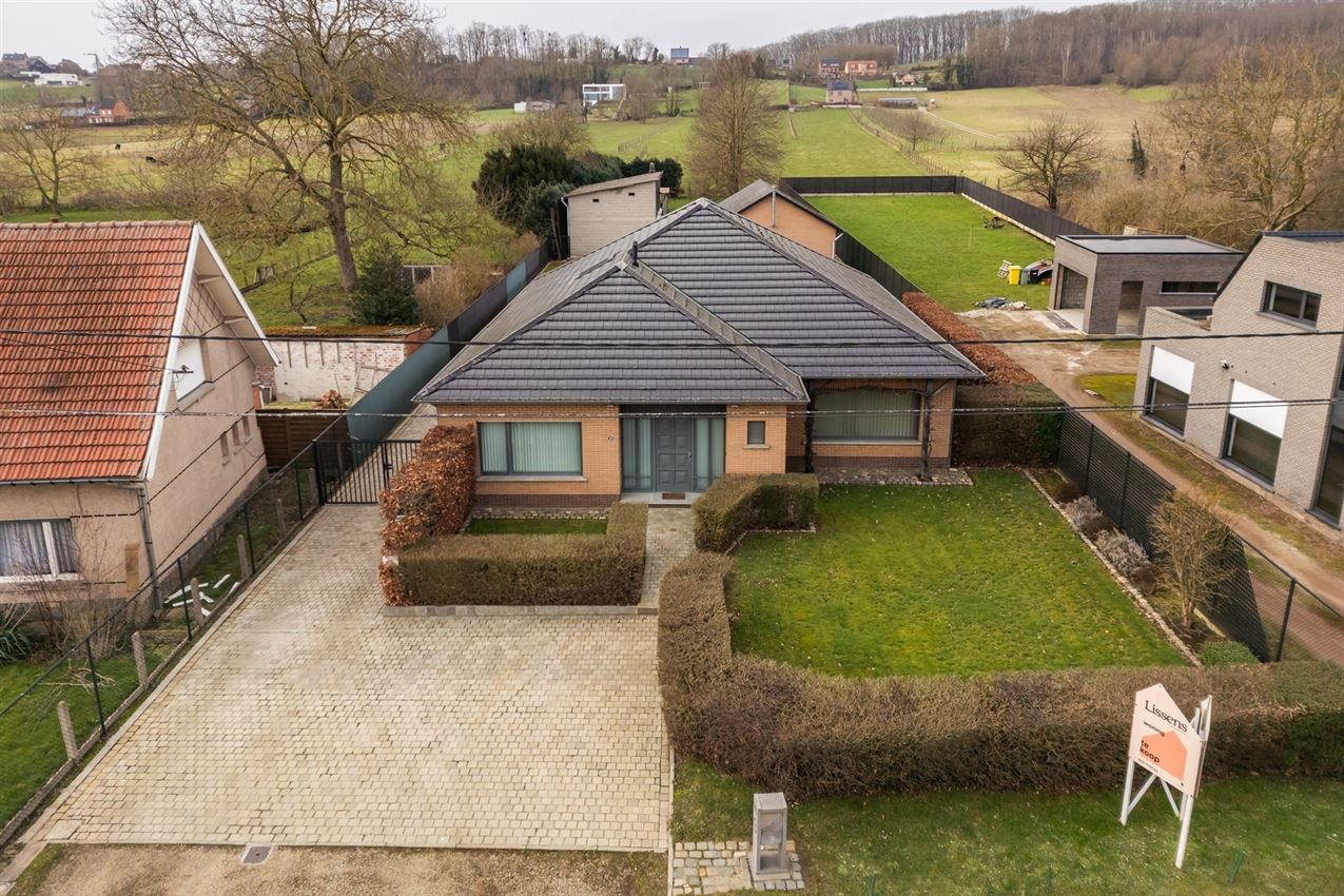 Ruime villa, mogelijkheid weiand 1,5Ha foto {{pictureIndex}}